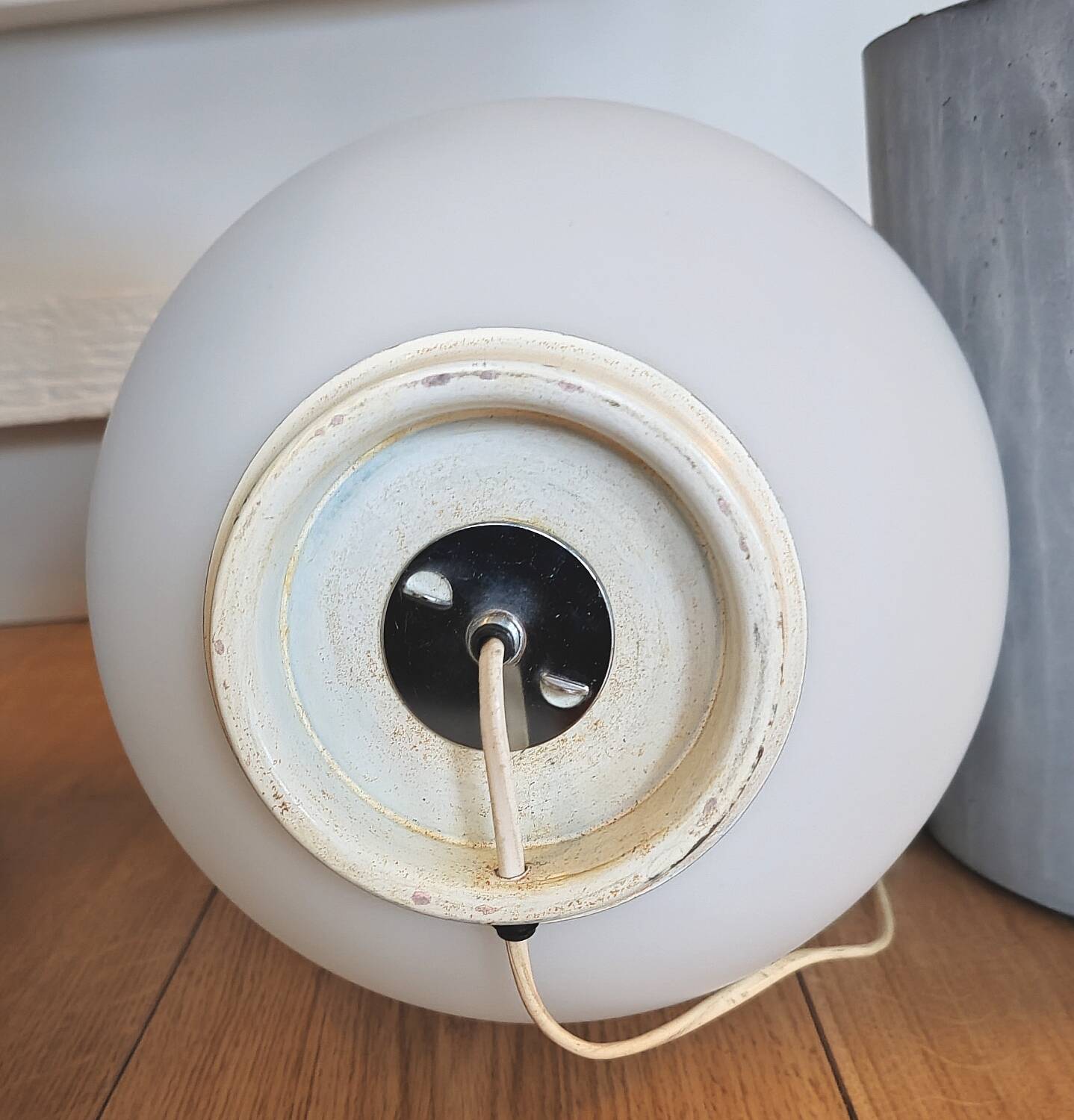 Lampe année 70 oeuf opaline