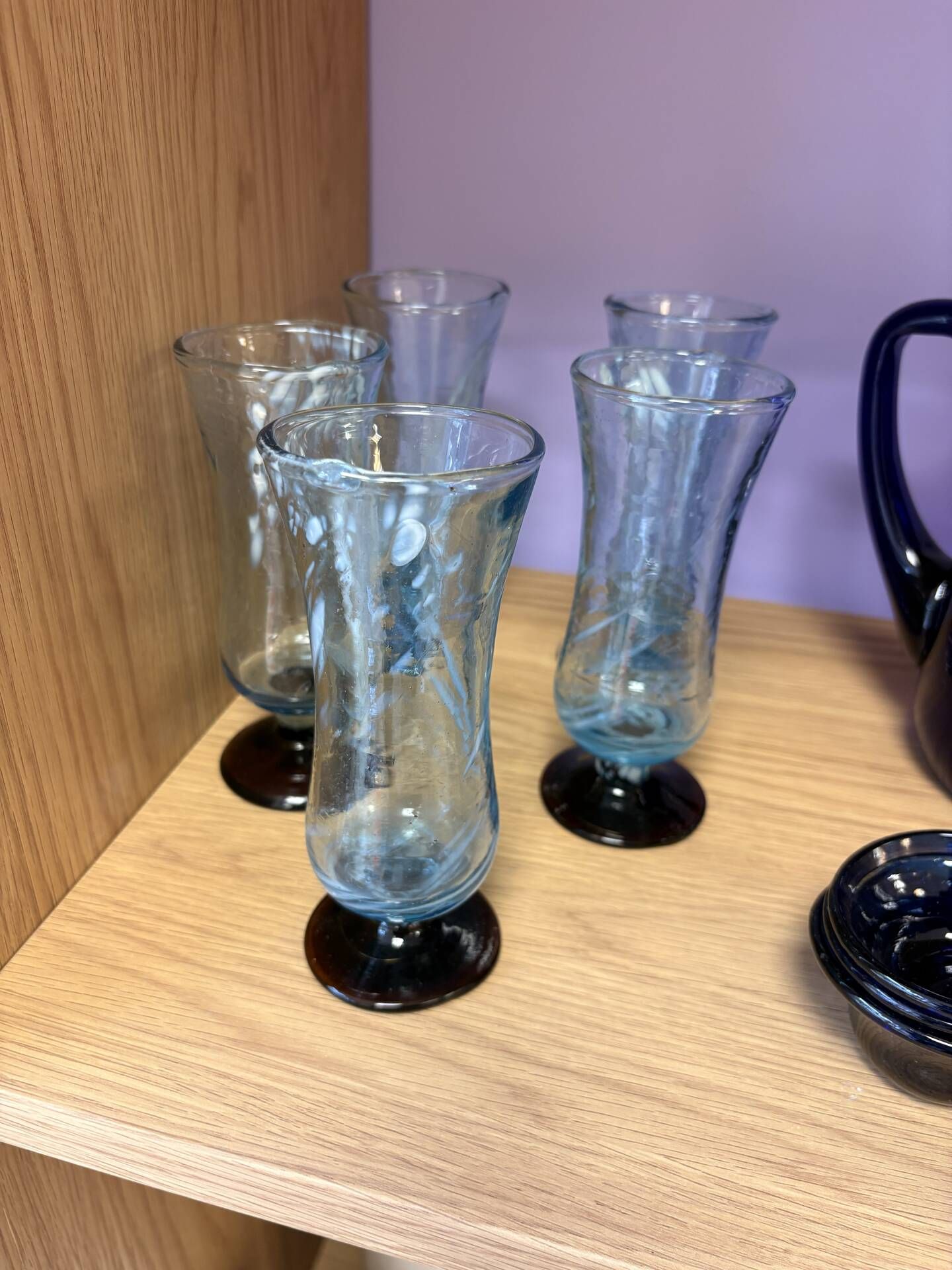 Set of 5 champagne flutes / hand-blown glass juice glasses.