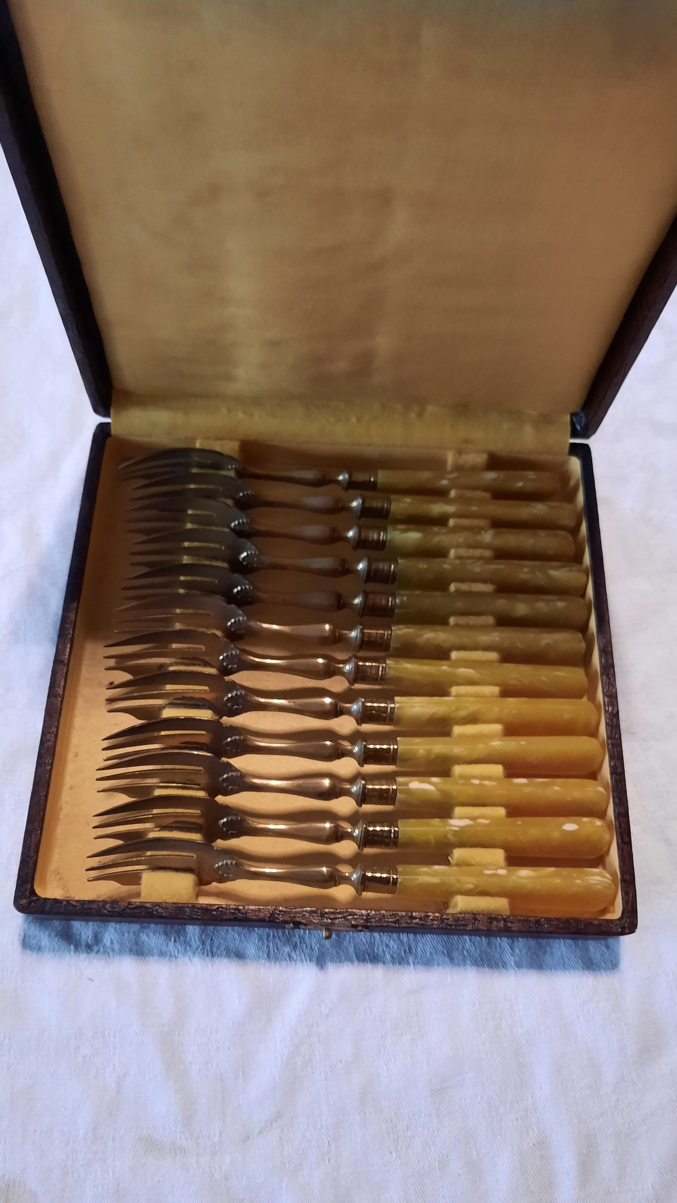 Box of 12 dessert forks