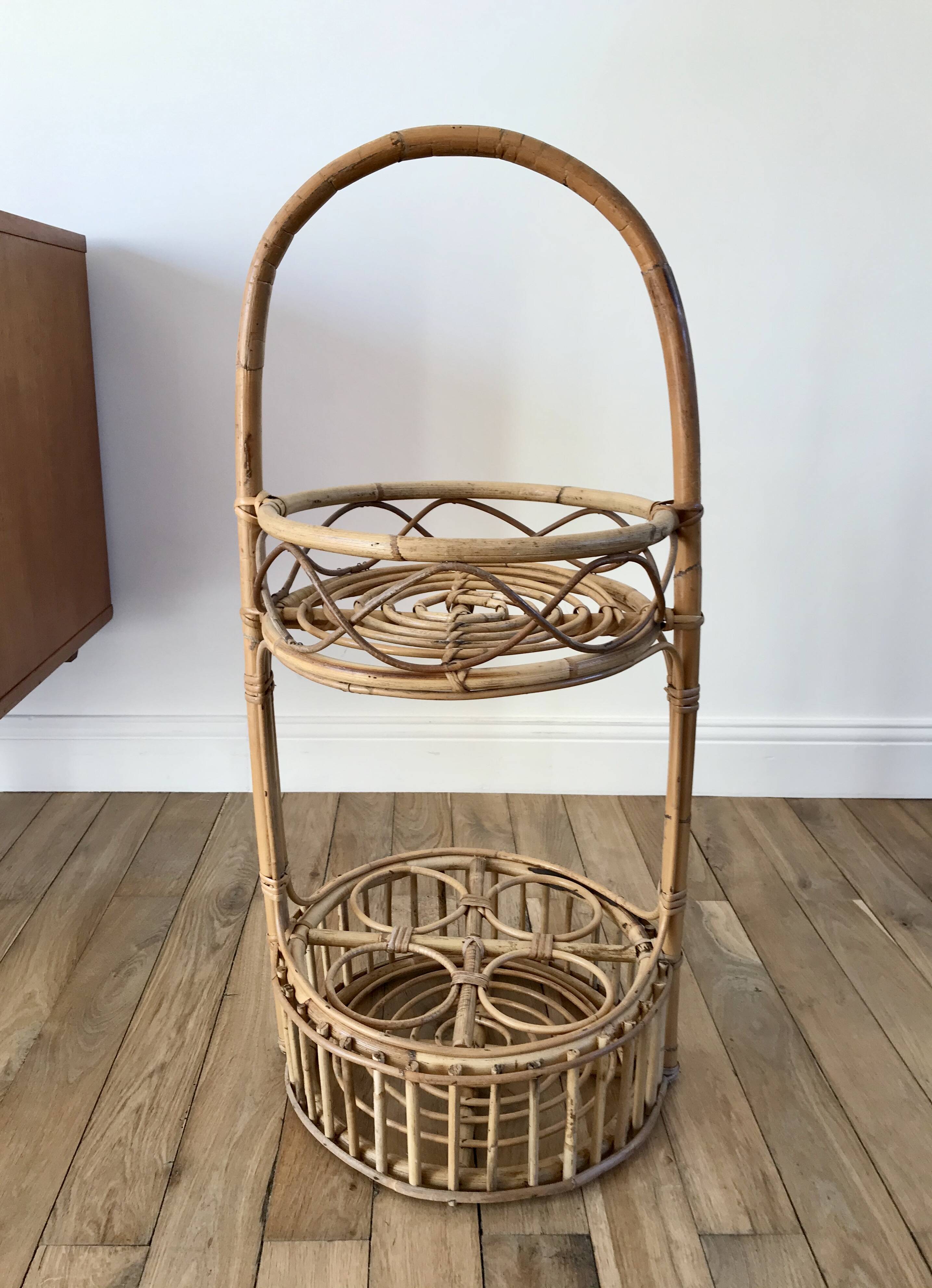 Superb rattan/bamboo bottle holder from the 60s-70s. In excellent condition.