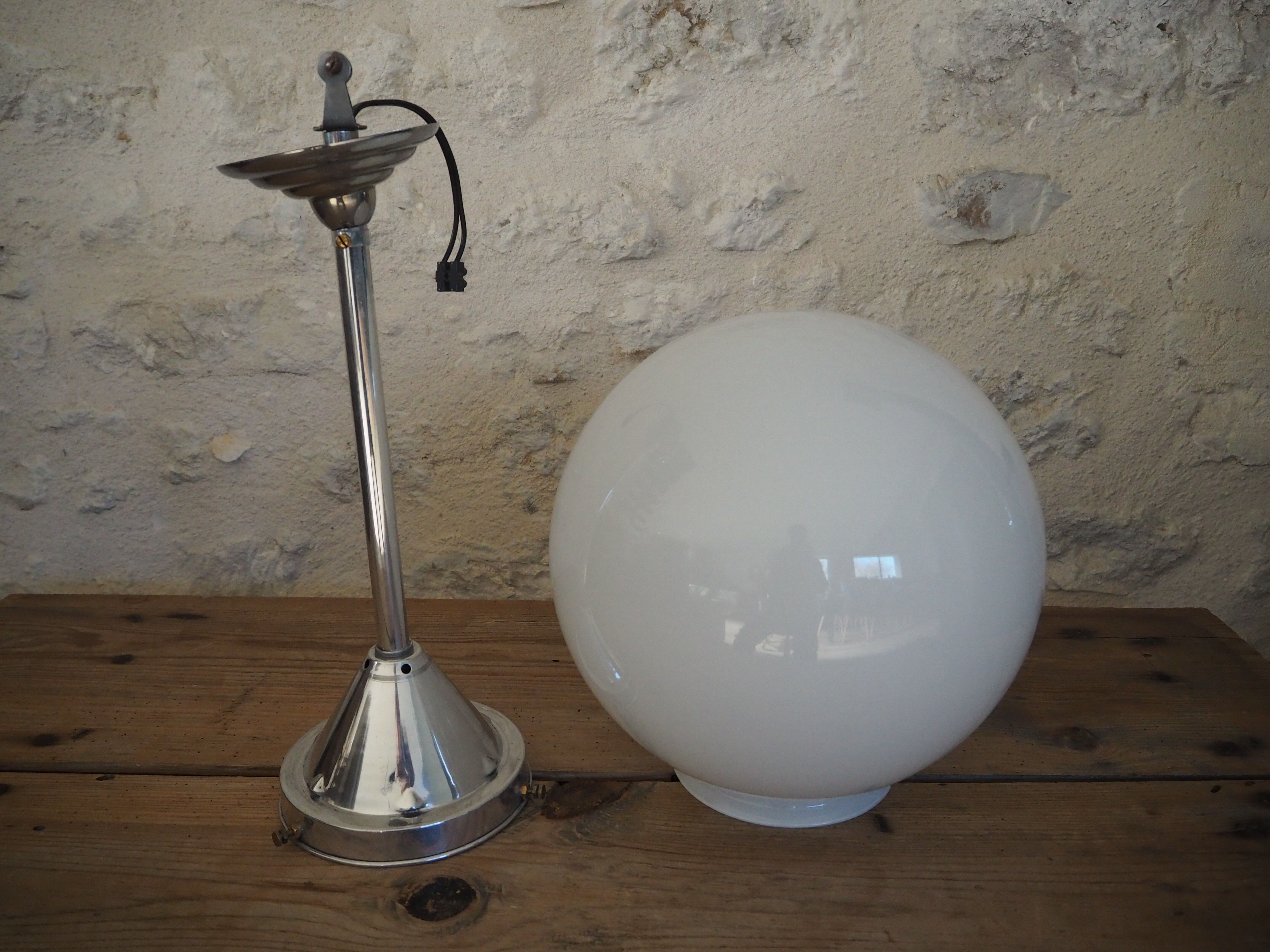 Art deco globe pendant light in white opaline and aluminum rod