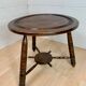 Table basse ronde, tripode, de style breton