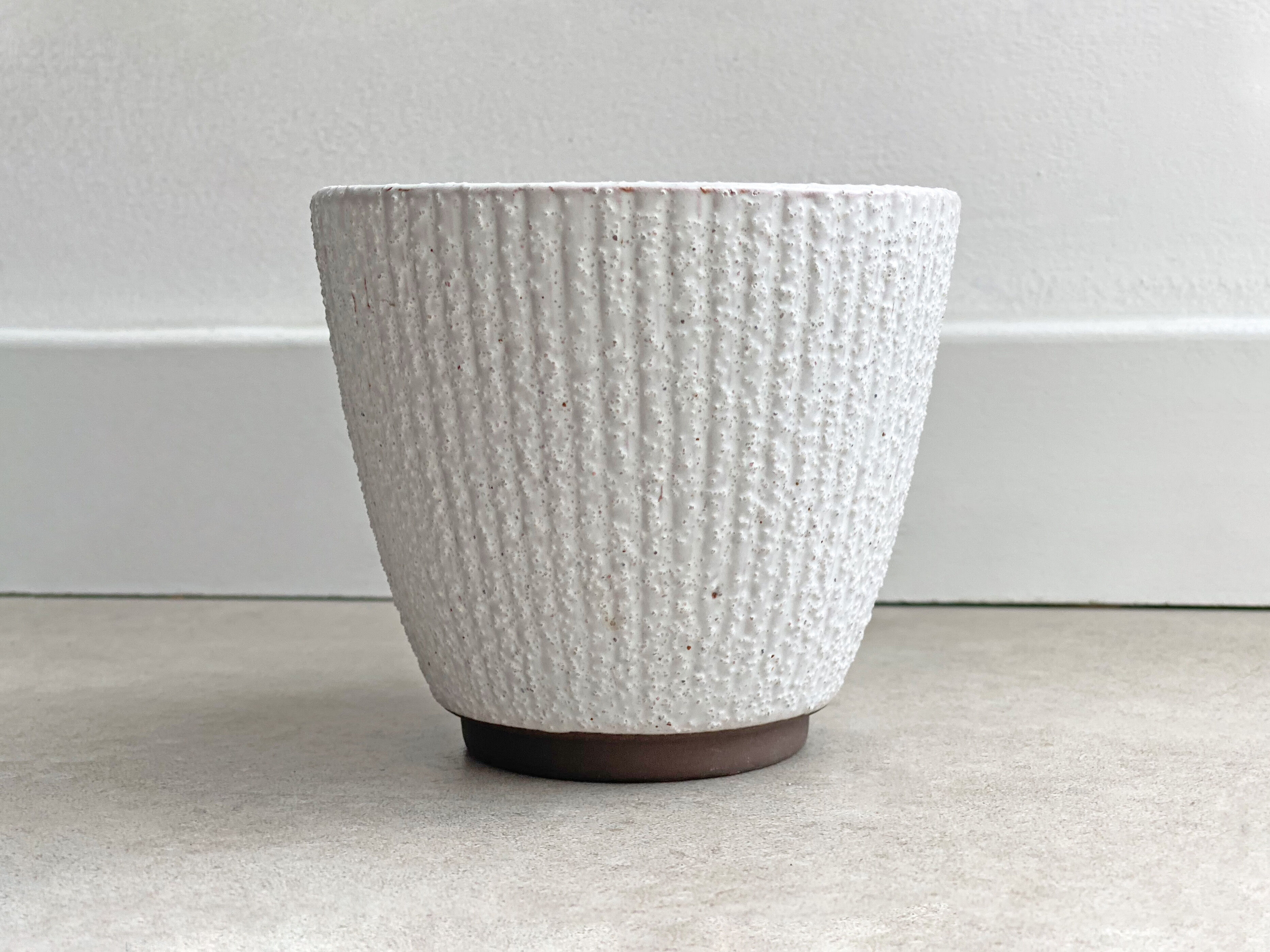 Small ceramic Mid Century planter / flower pot