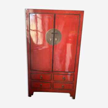 Armoire chinoise en bois laqué rouge