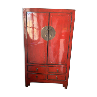Chinese cabinet in red lacquered wood