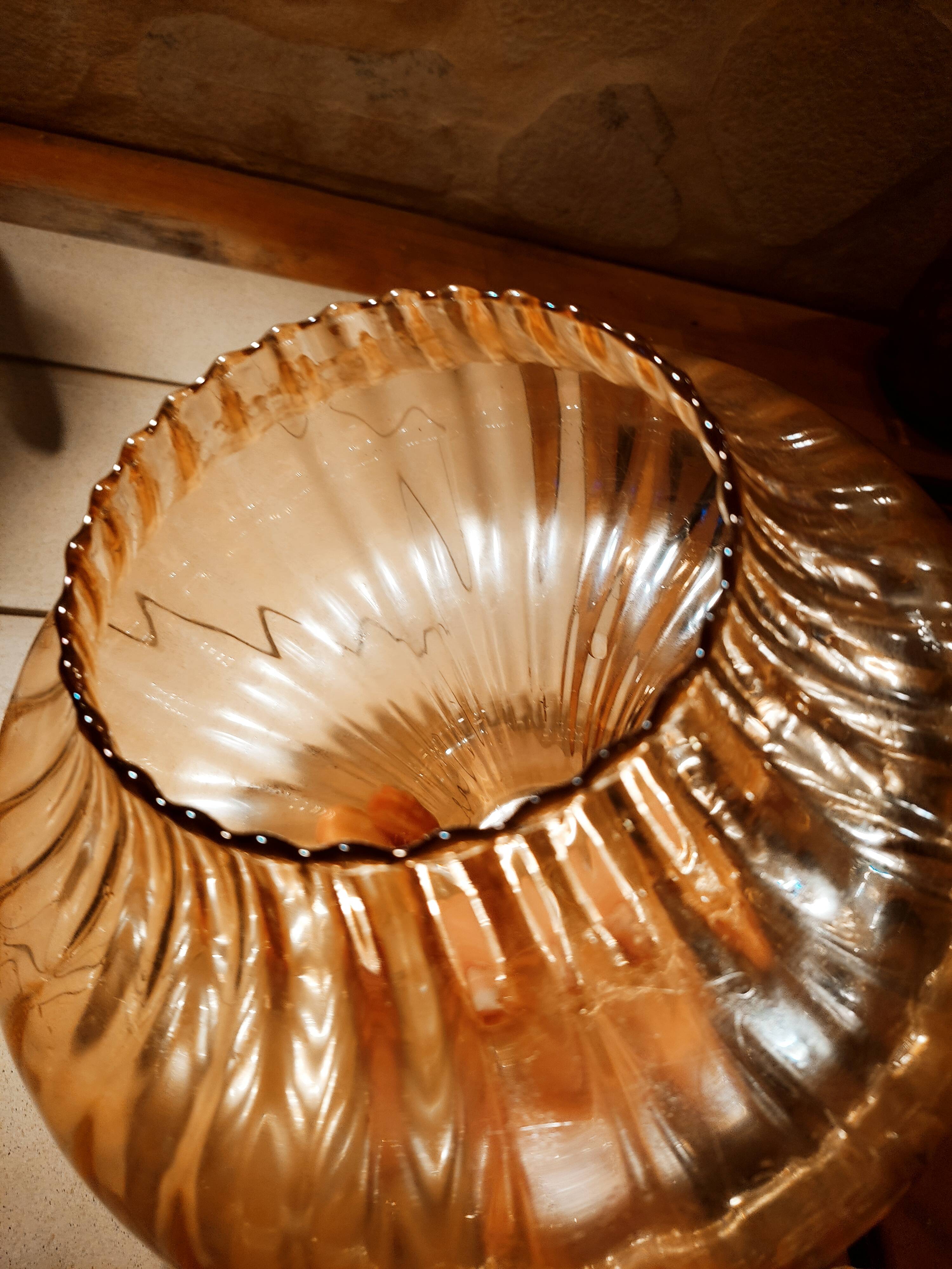 Amber glass suspension globe