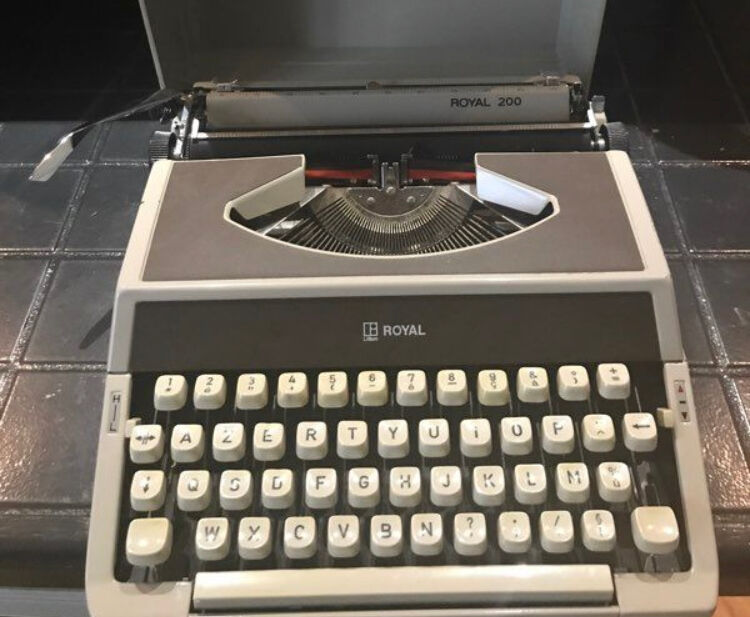 80s typewriter brand Litton model royal 200