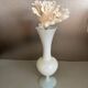 Vase en opaline blanc XX siècle