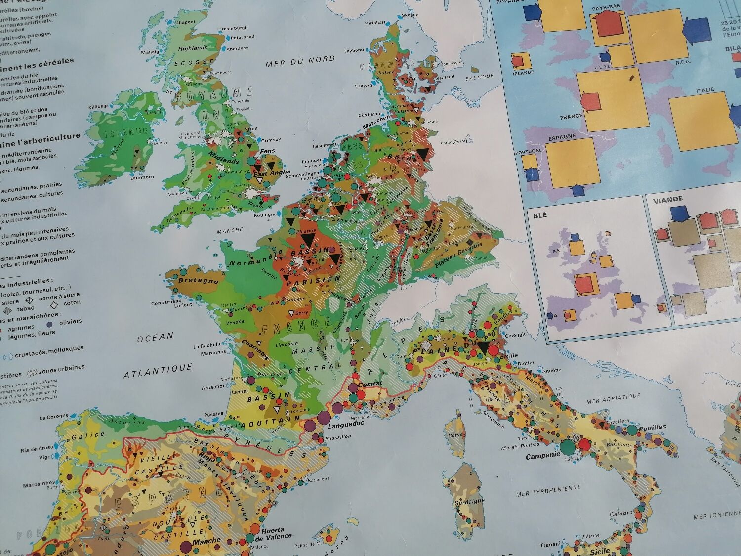 Old big map Hatier: The European community. 154 x 115 cm.