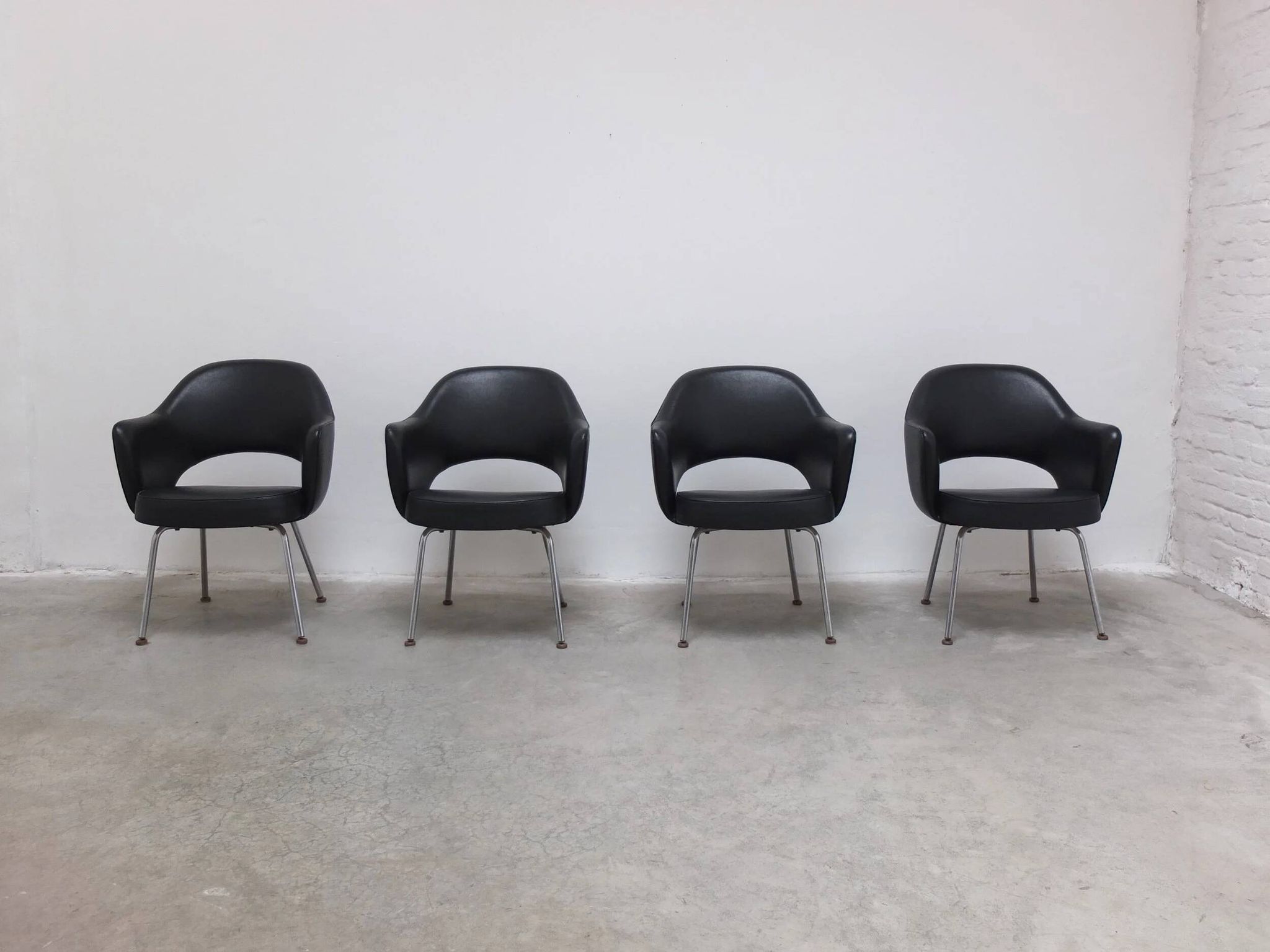 Ensemble original de 4 fauteuils 'Executive' par Eero Saarinen pour Knoll, années 1960.