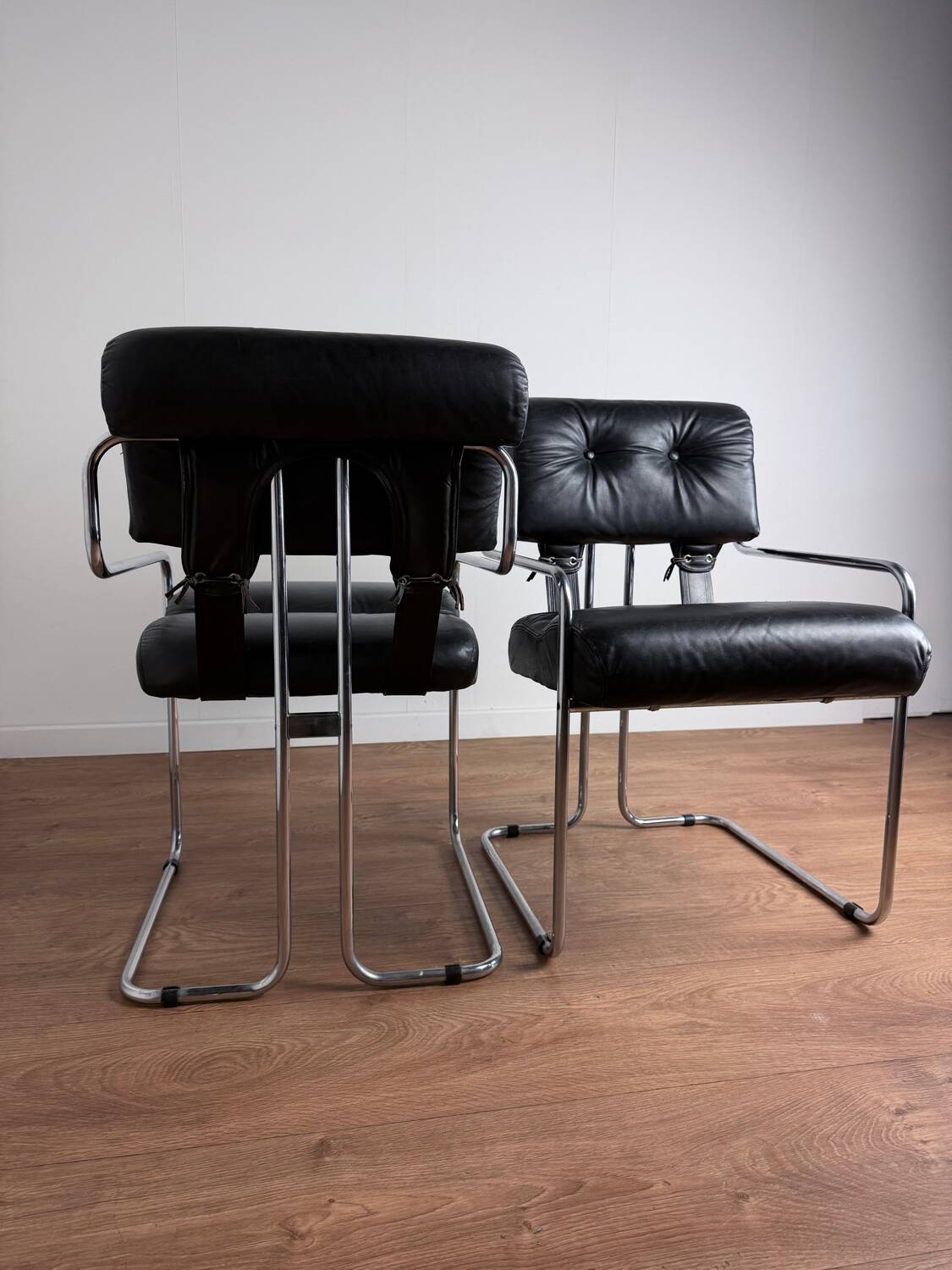 Pair of "Tucroma" armchairs – Guido Faleschini for iMariani – Italy