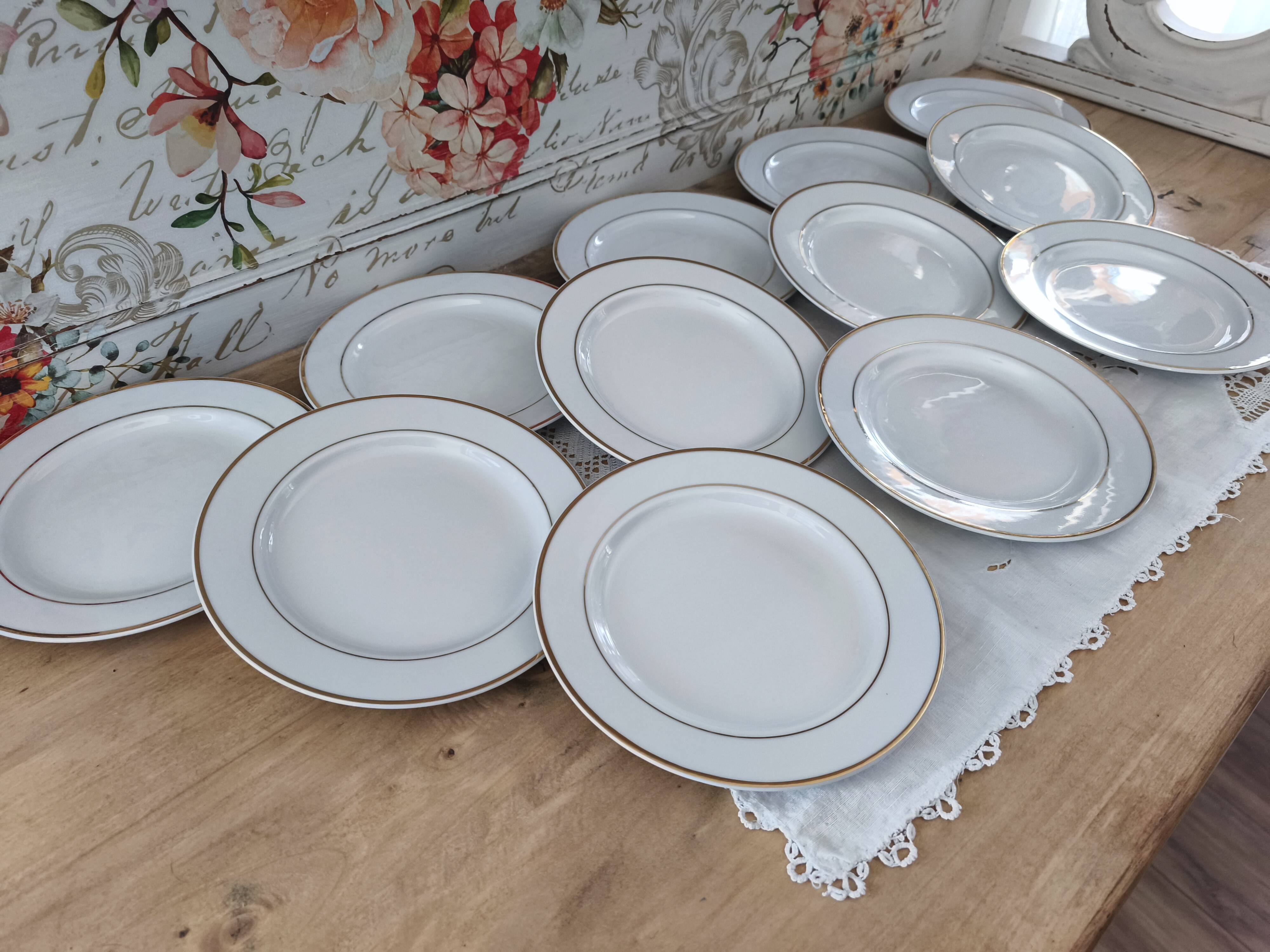 Lot de 12 assiettes dessert en porcelaine double liseré doré Ligne Hôtesse