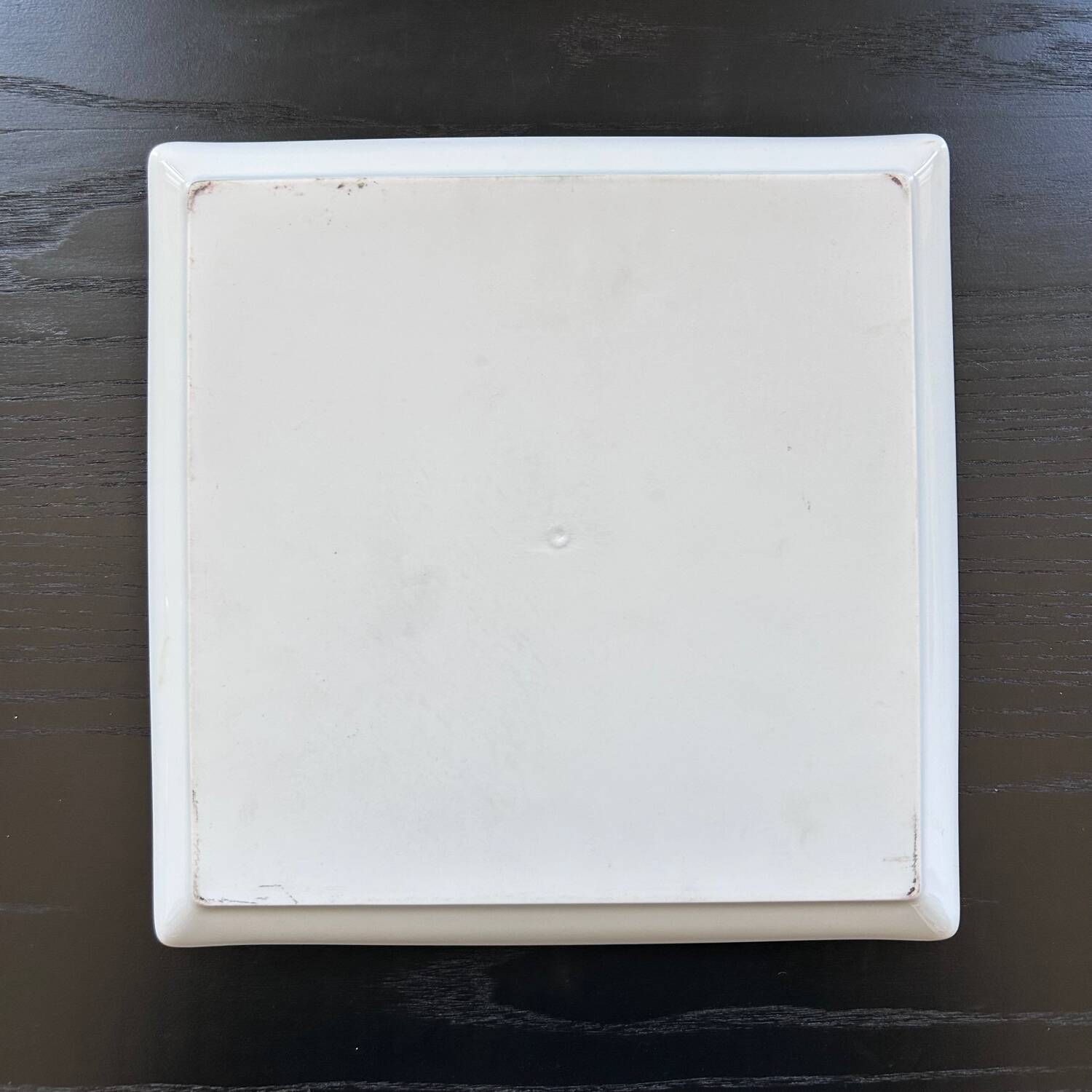 Square dish with junk decoration
