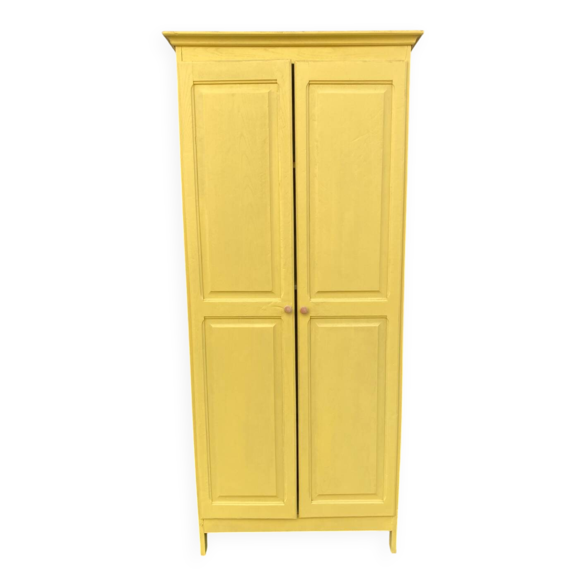 Armoire ancienne jaune gingembre