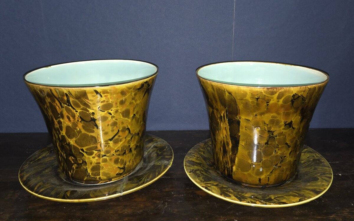 Pair of plant pots and their matching saucer – Brown/ochre marbled decor – 20th century