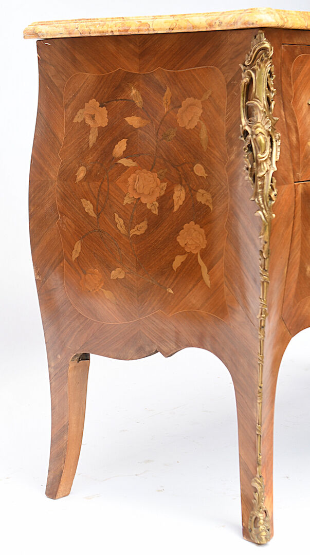 Commode de style Louis XV par Haentges Frères