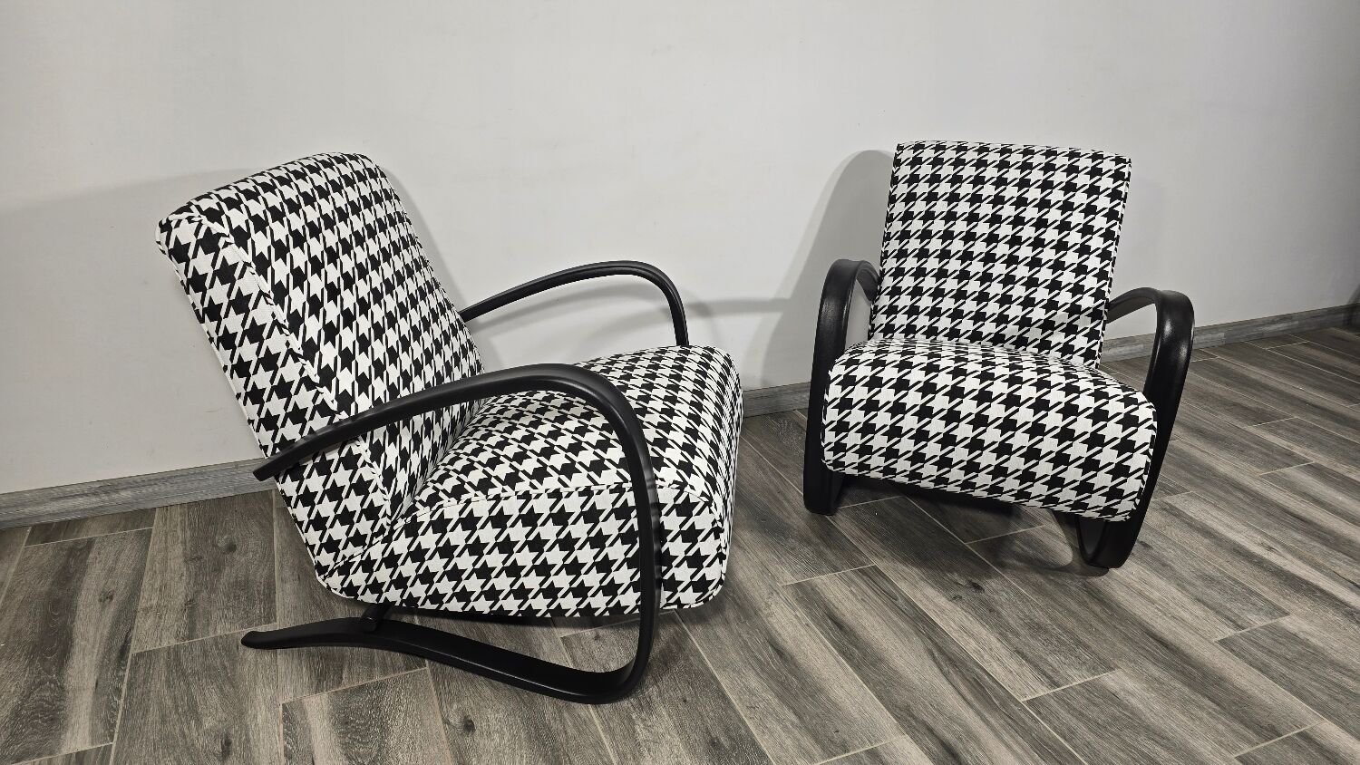 Ensemble de fauteuils H-269 par Jindřich Halabala, années 1940.