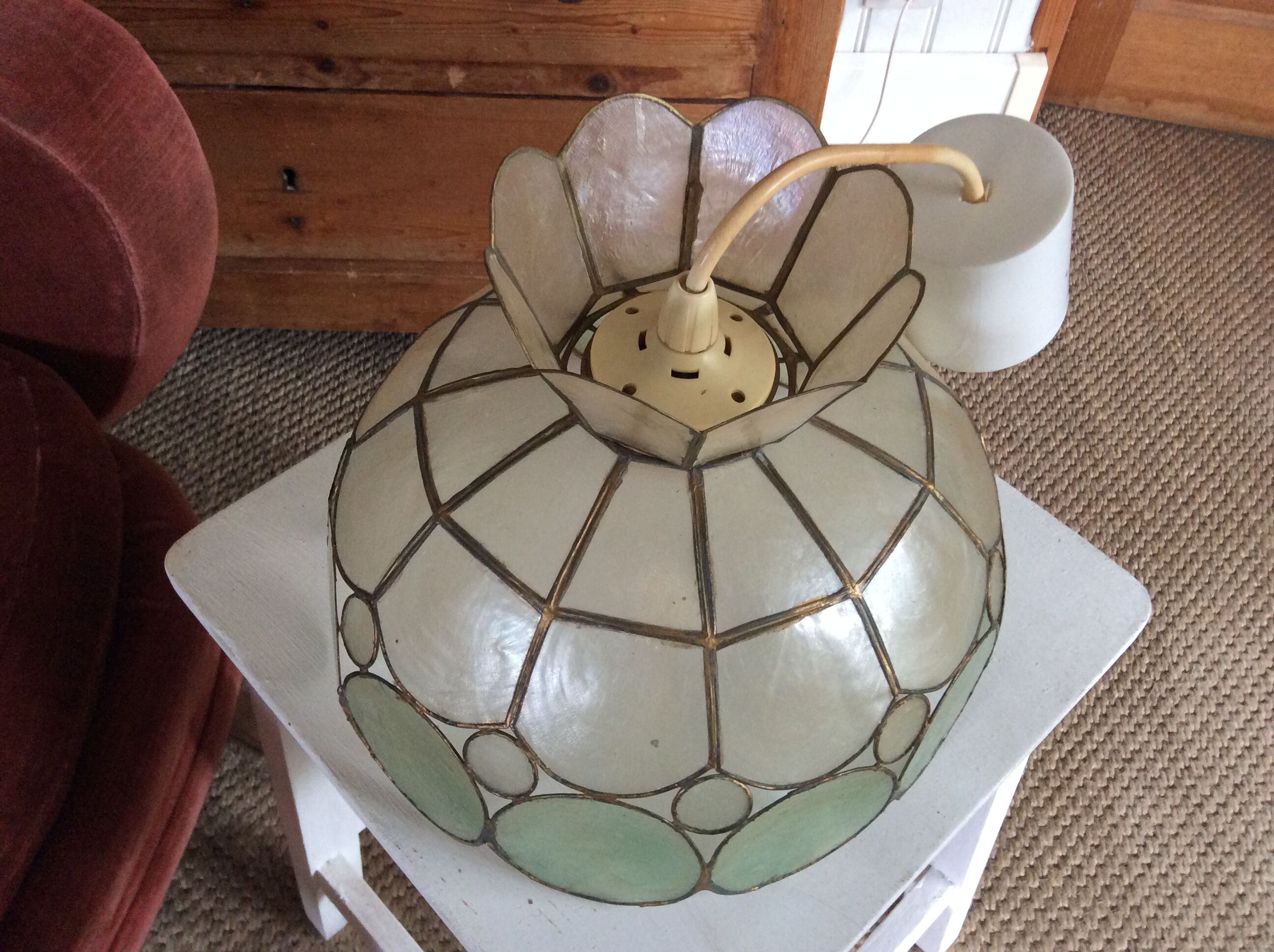 Mother-of-pearl suspension