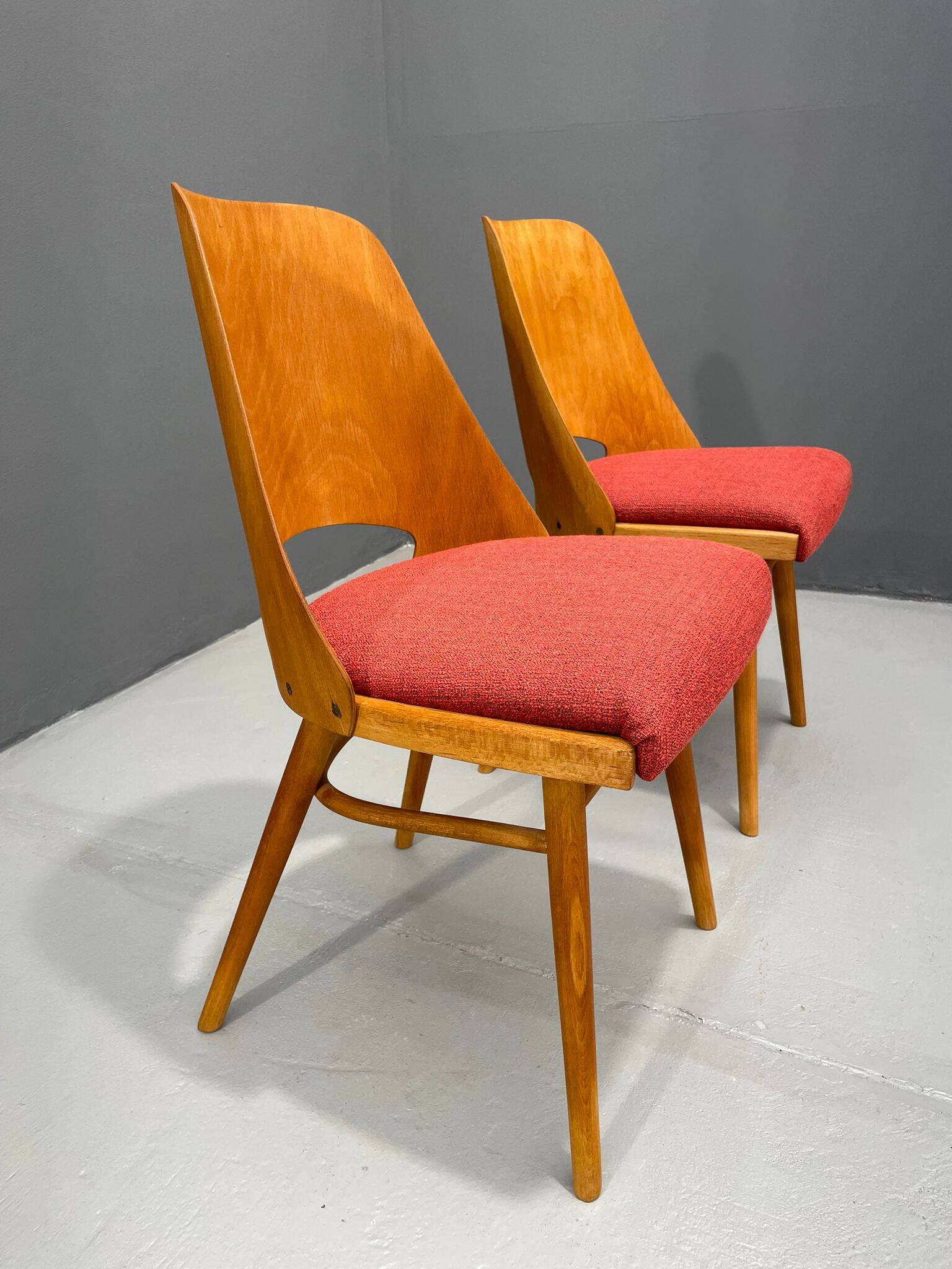 Pair of TON Model 514 Dining Chairs – Radomír Hofman, 1960s