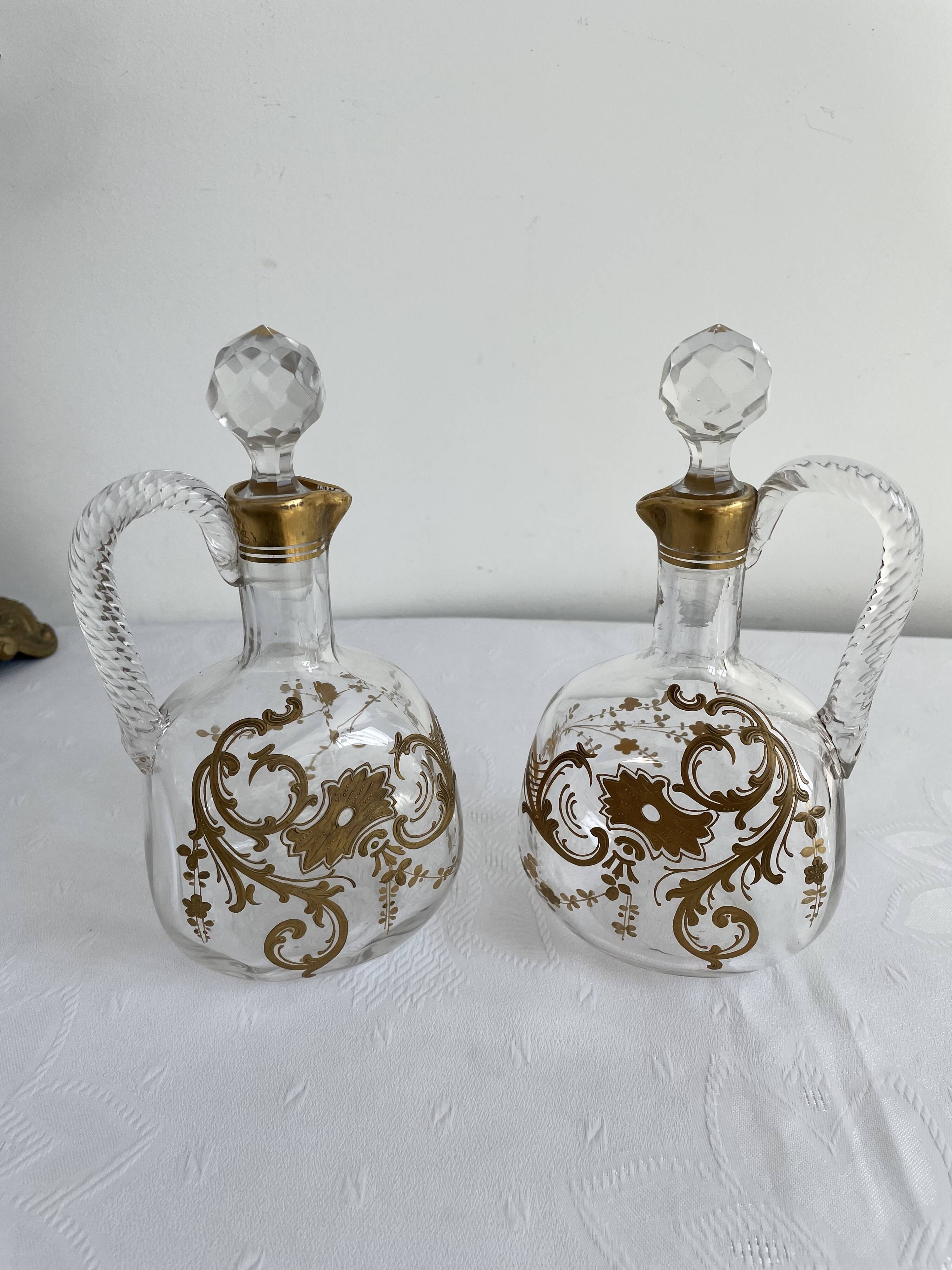 Paire de carafes Cristallerie Baccarat cristal blanc peint à l'or fin, Art Nouveau, 1900