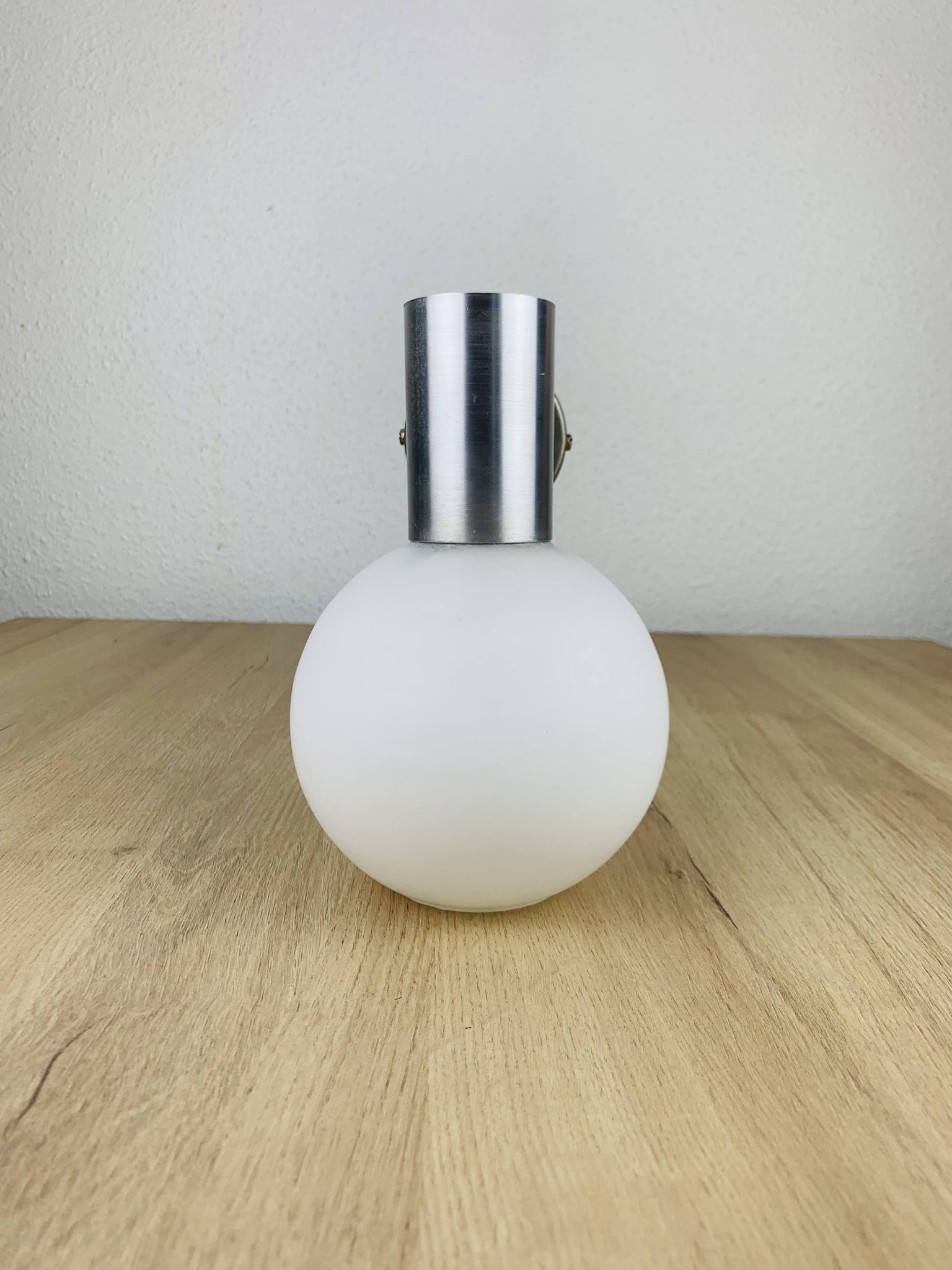 Space age opaline globe wall light, adjustable, and brushed metal, 1960s.
