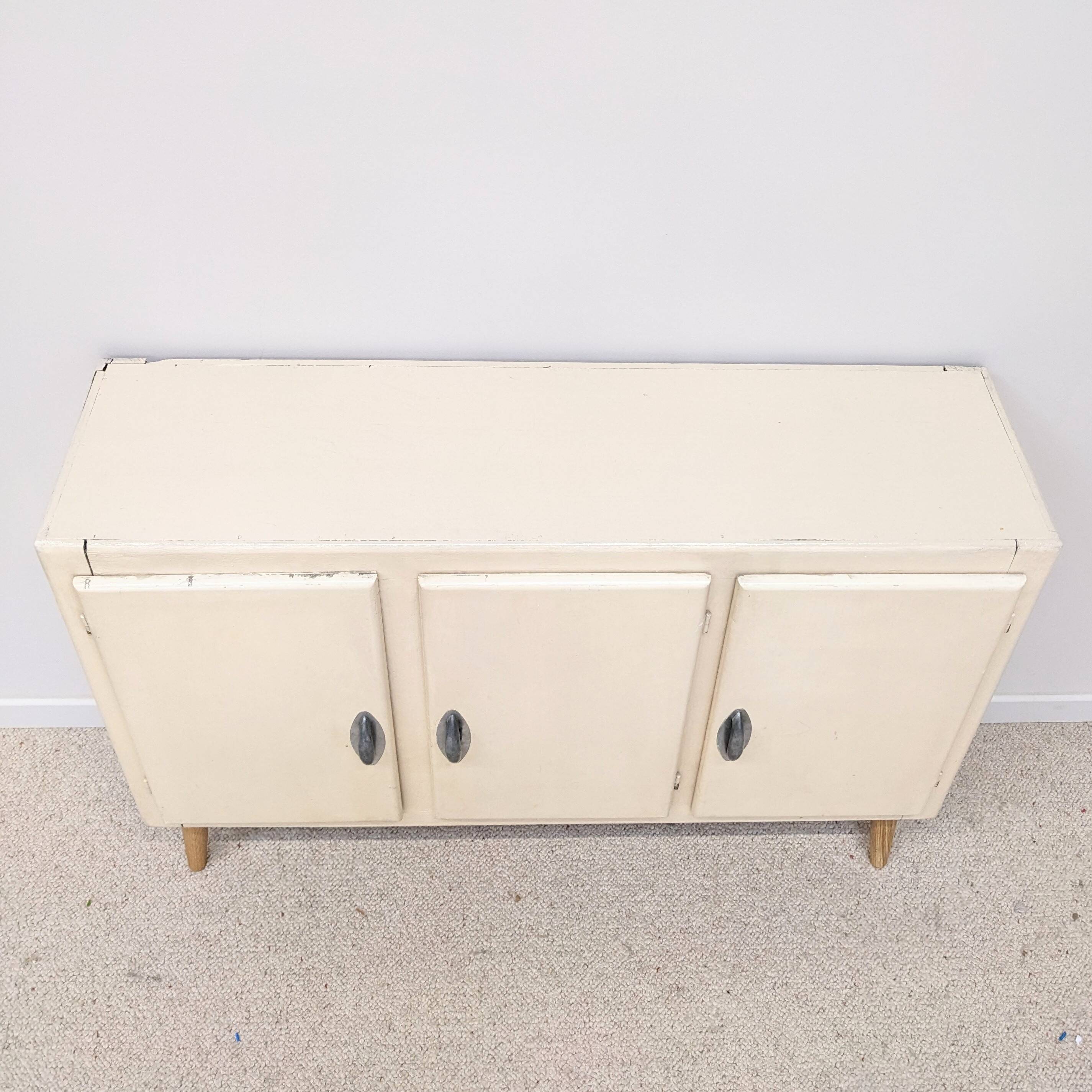 Mado beige sideboard