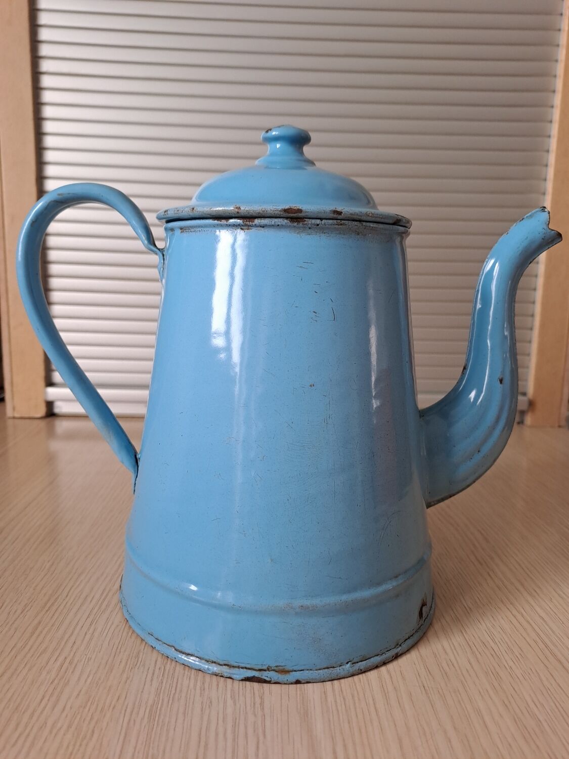 Enamelled sheet metal coffee maker