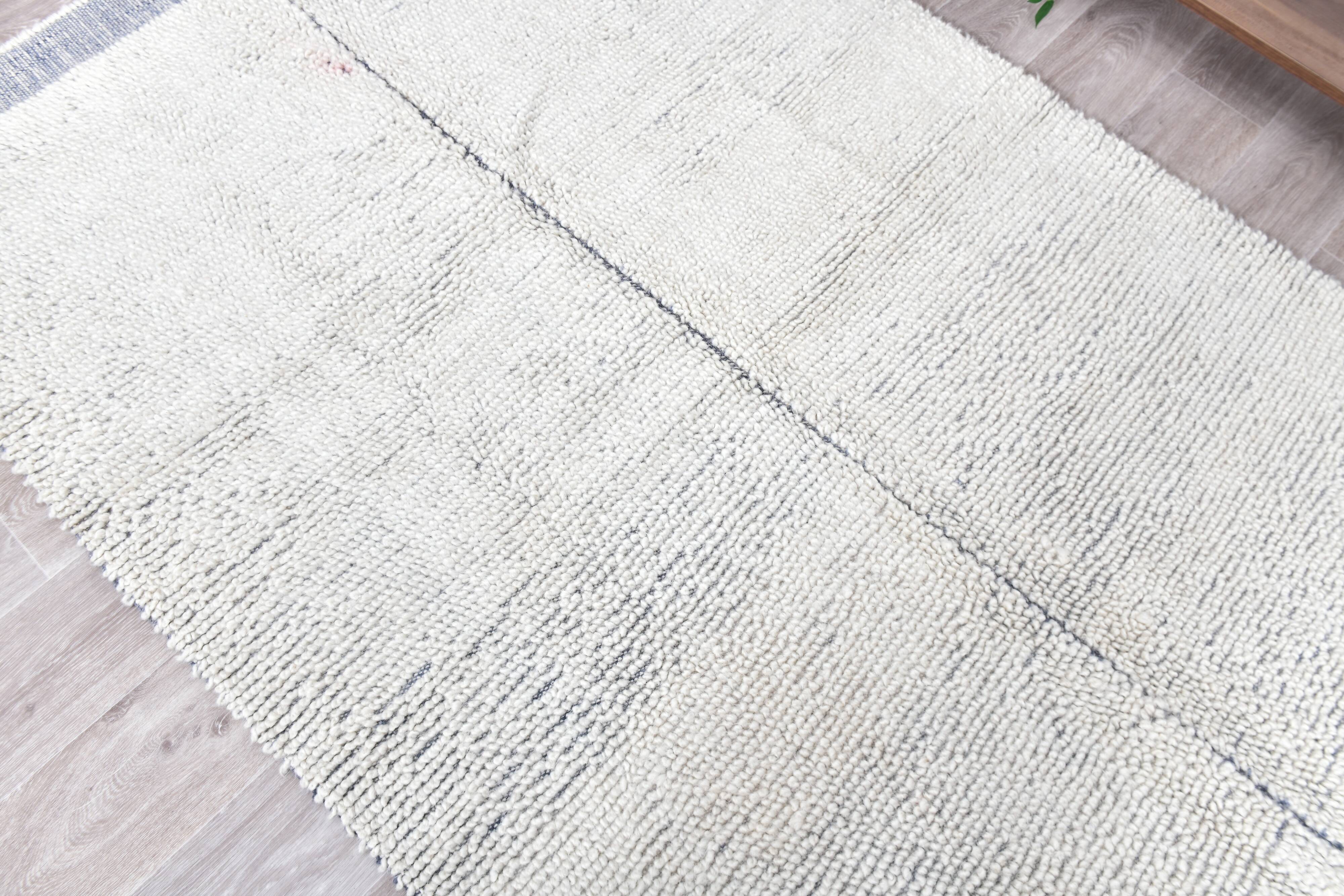 100% Wool Blue & White Moroccan Rug 136x211Cm