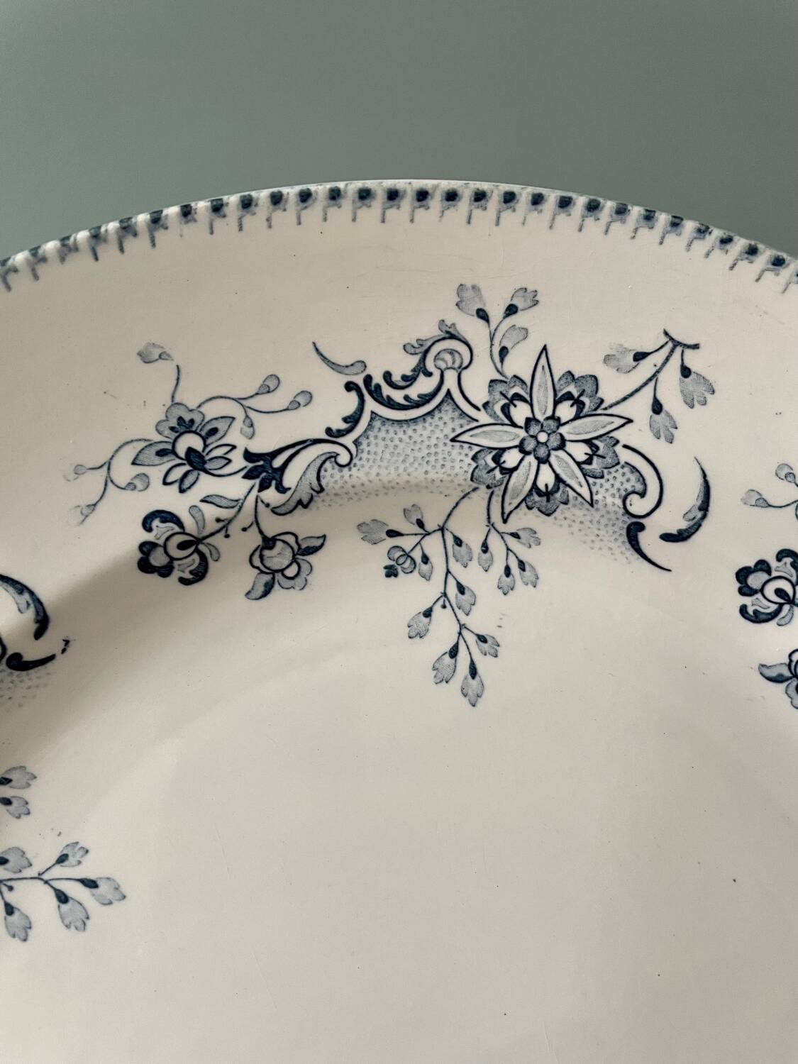 Large round dish 1900 “Réaumur” earthenware from Lunéville