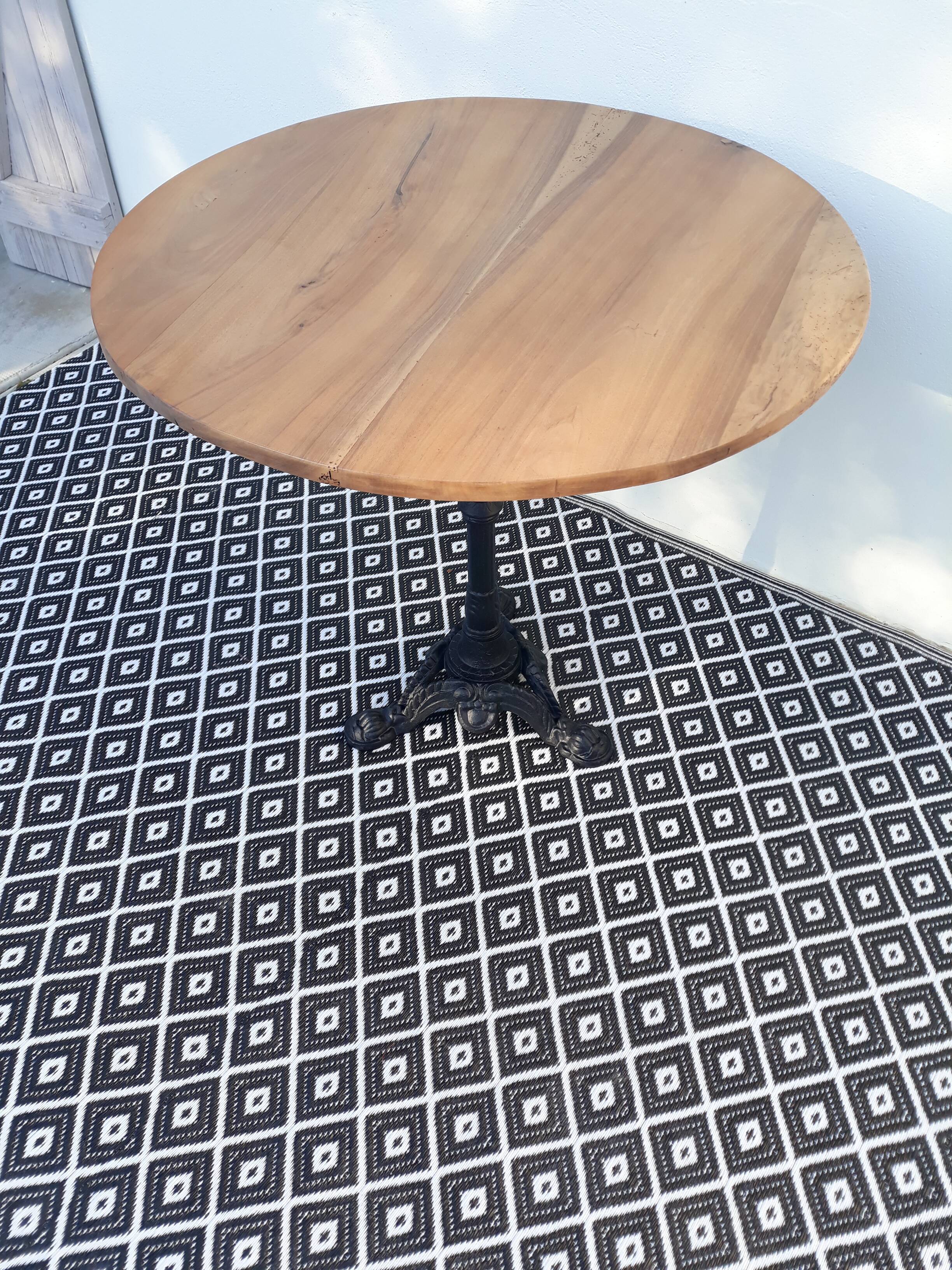 Cast-foot bistro table