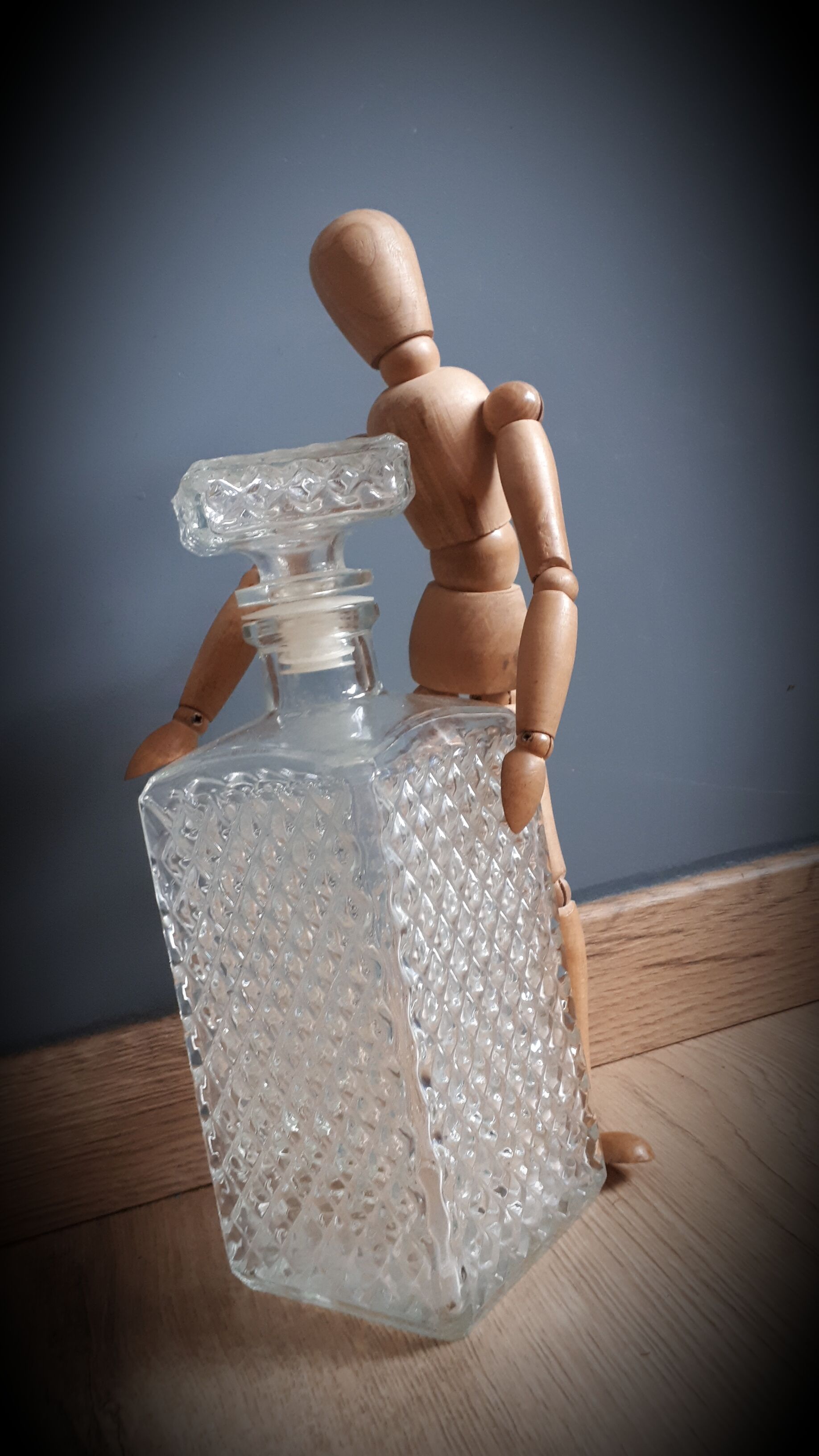 Carafe whiskey in chiselled glass