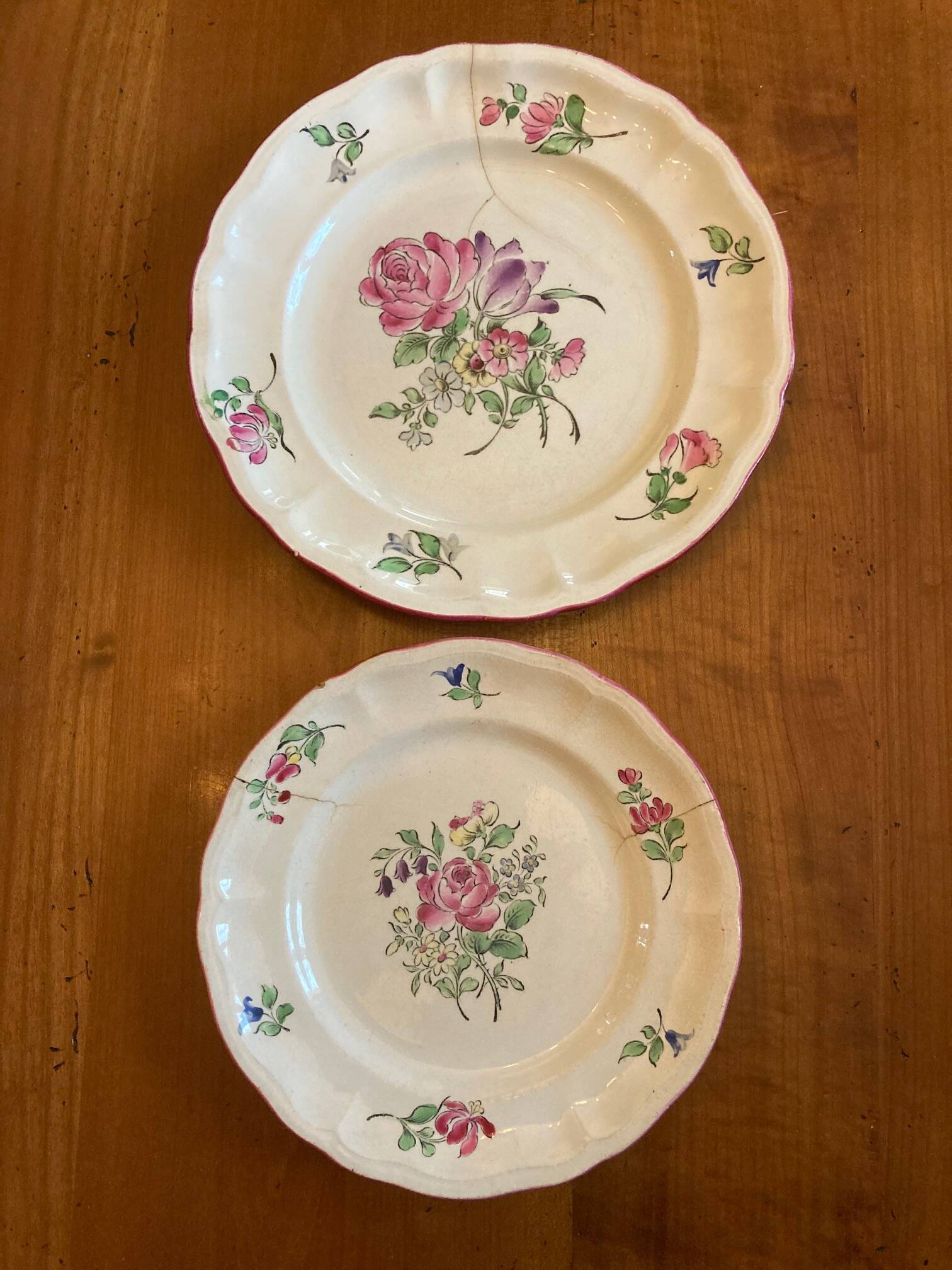 Set of 2 decorative floral plates