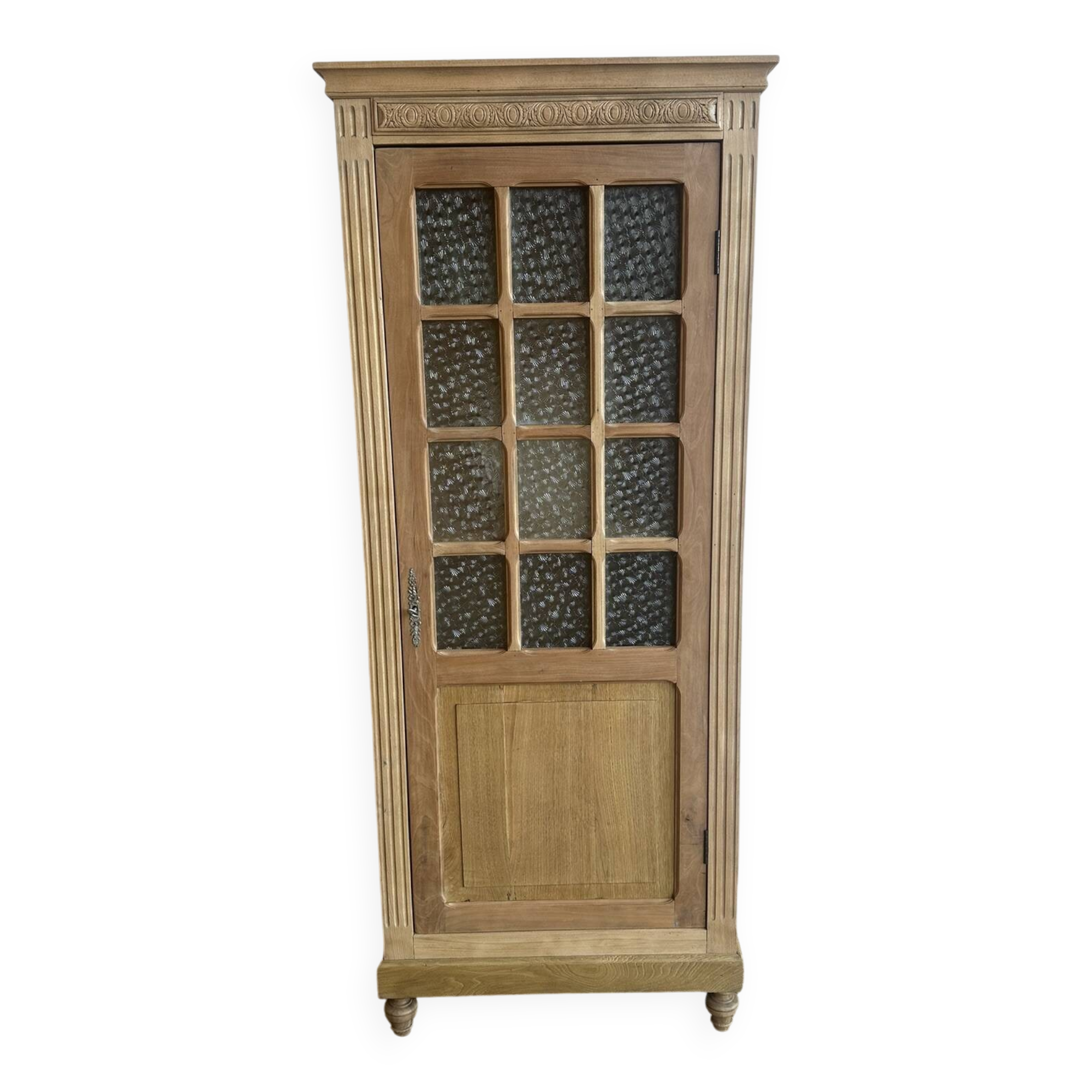 Antique display cabinet in oak and walnut, Louis XVI style.