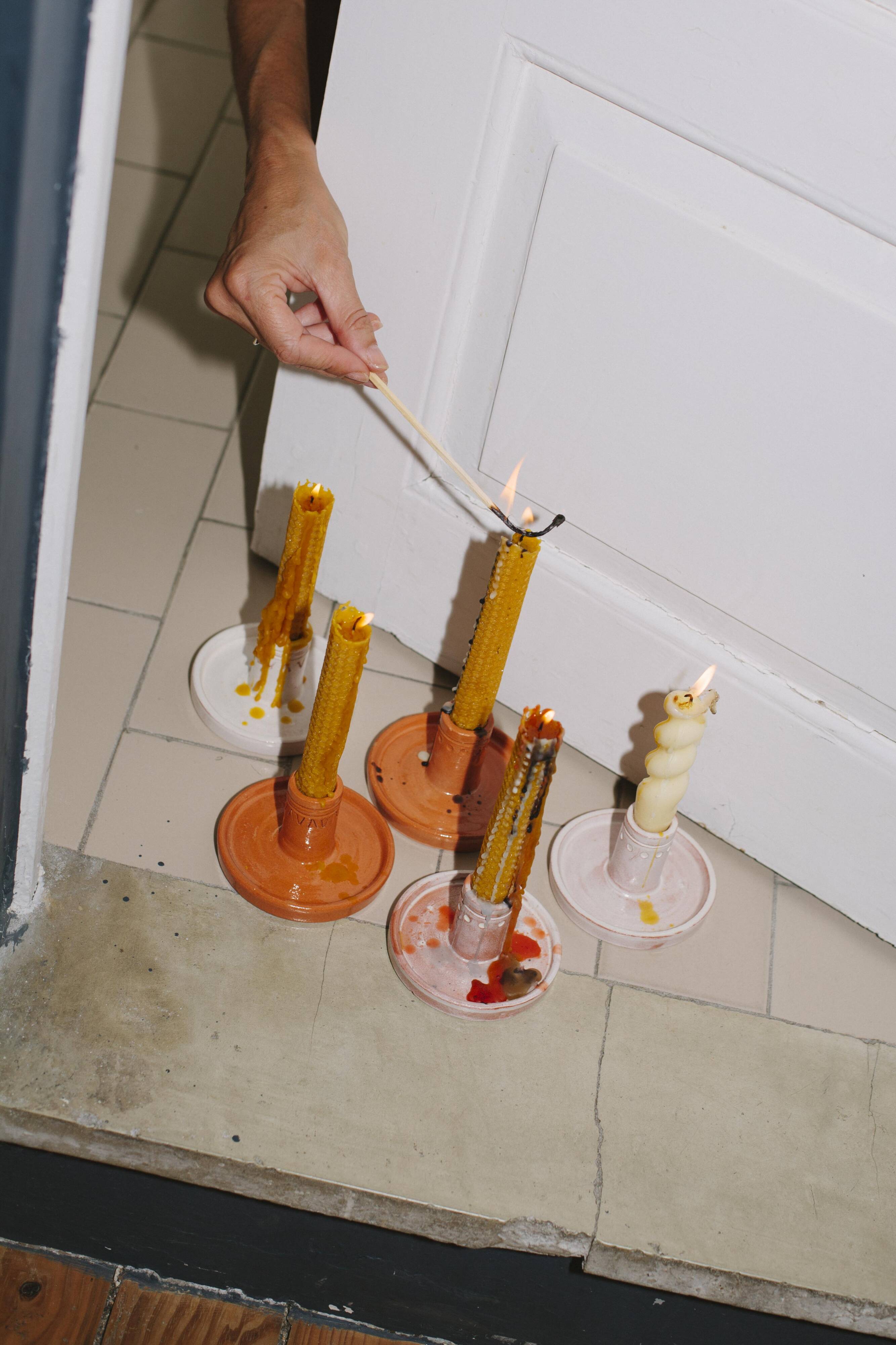 Bougeoirs faits main.