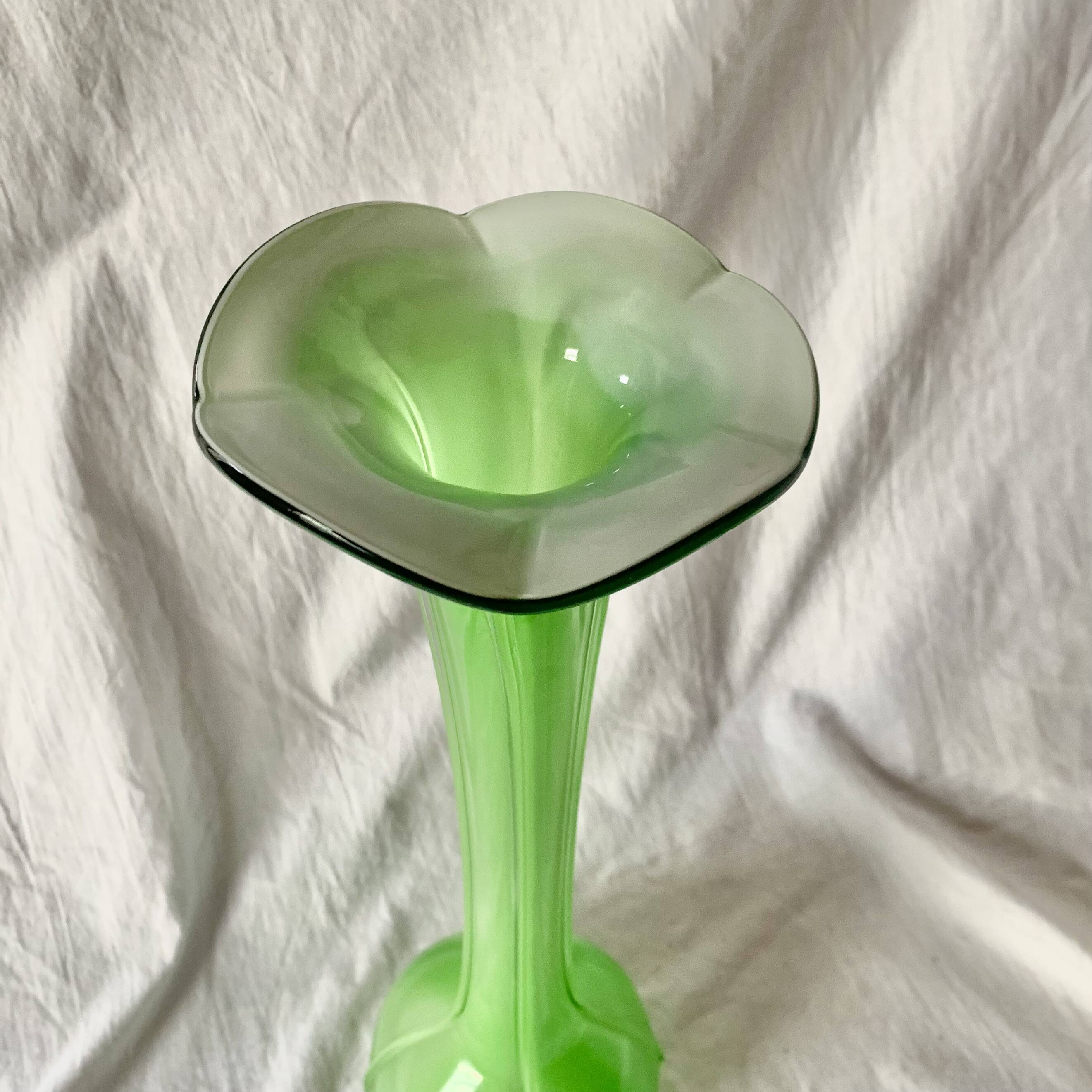Vase soliflore vintage en verre soufflé vert - 43 cm