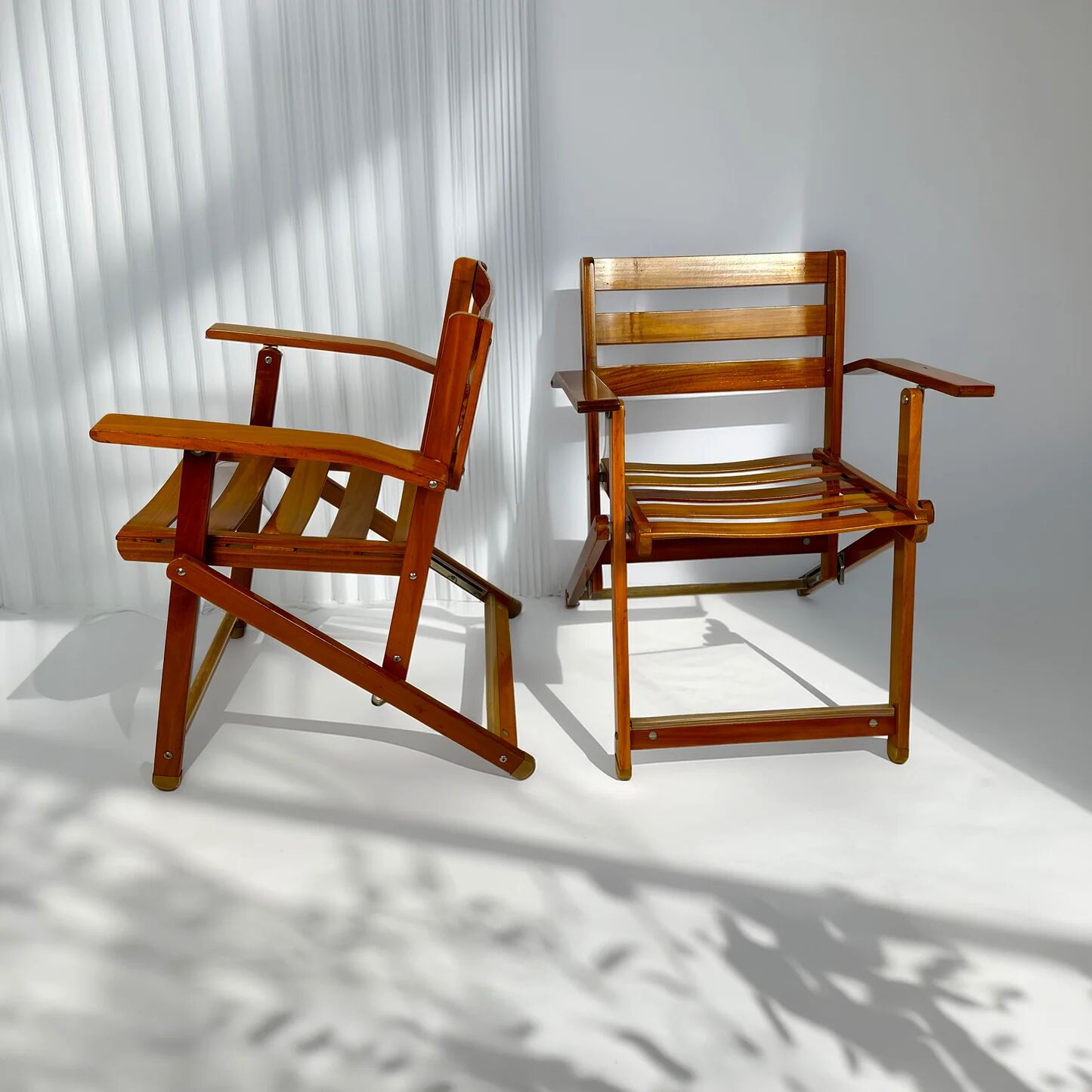 Pair of vintage deck chairs from the 1970s by Reguitti.