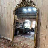 Napoleon III mirror in wood and gilded stucco with gold leaf.