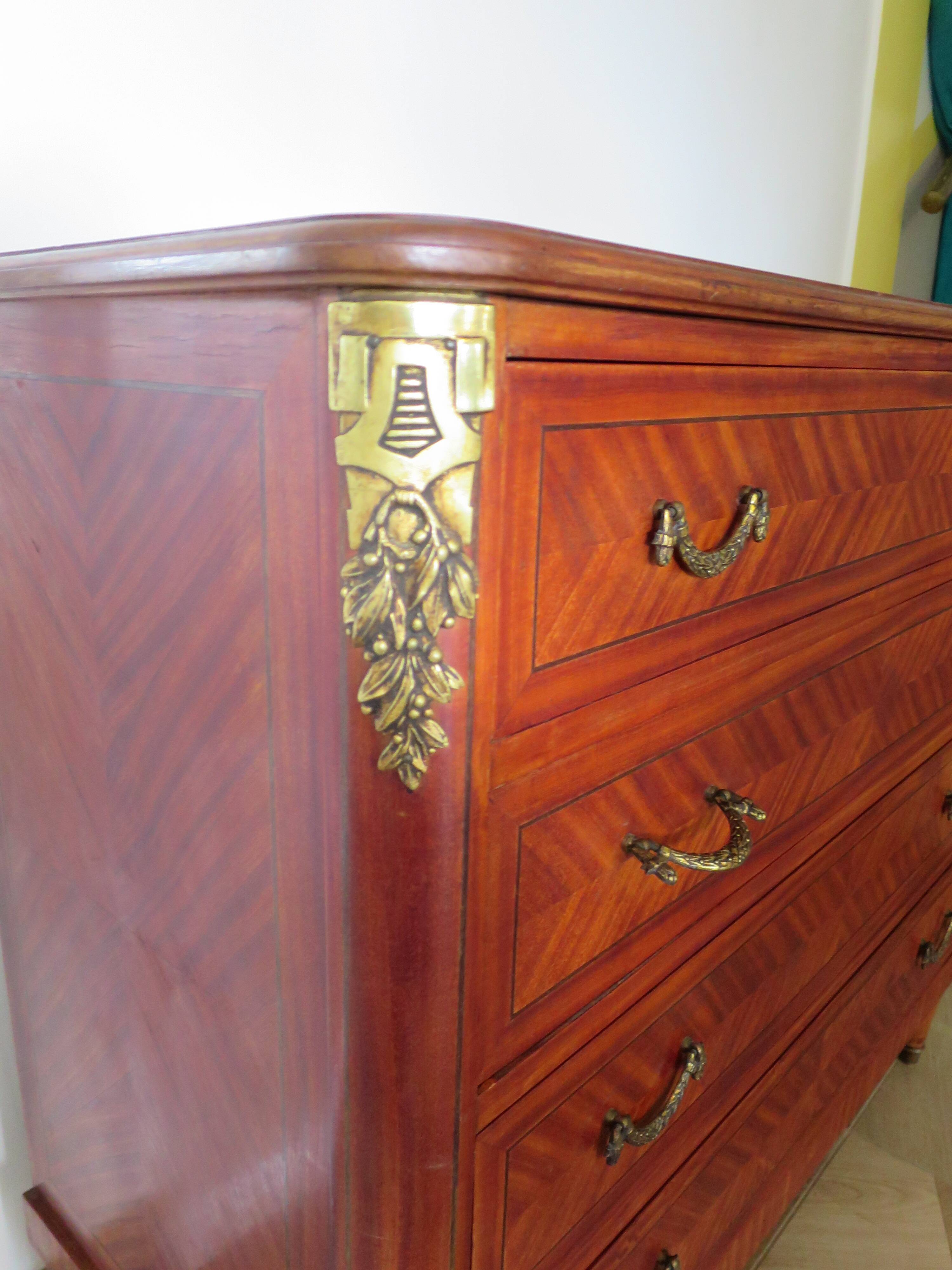 Louis XVI chest of drawers - Bronze - Butterfly wood veneer marquetry - 1930