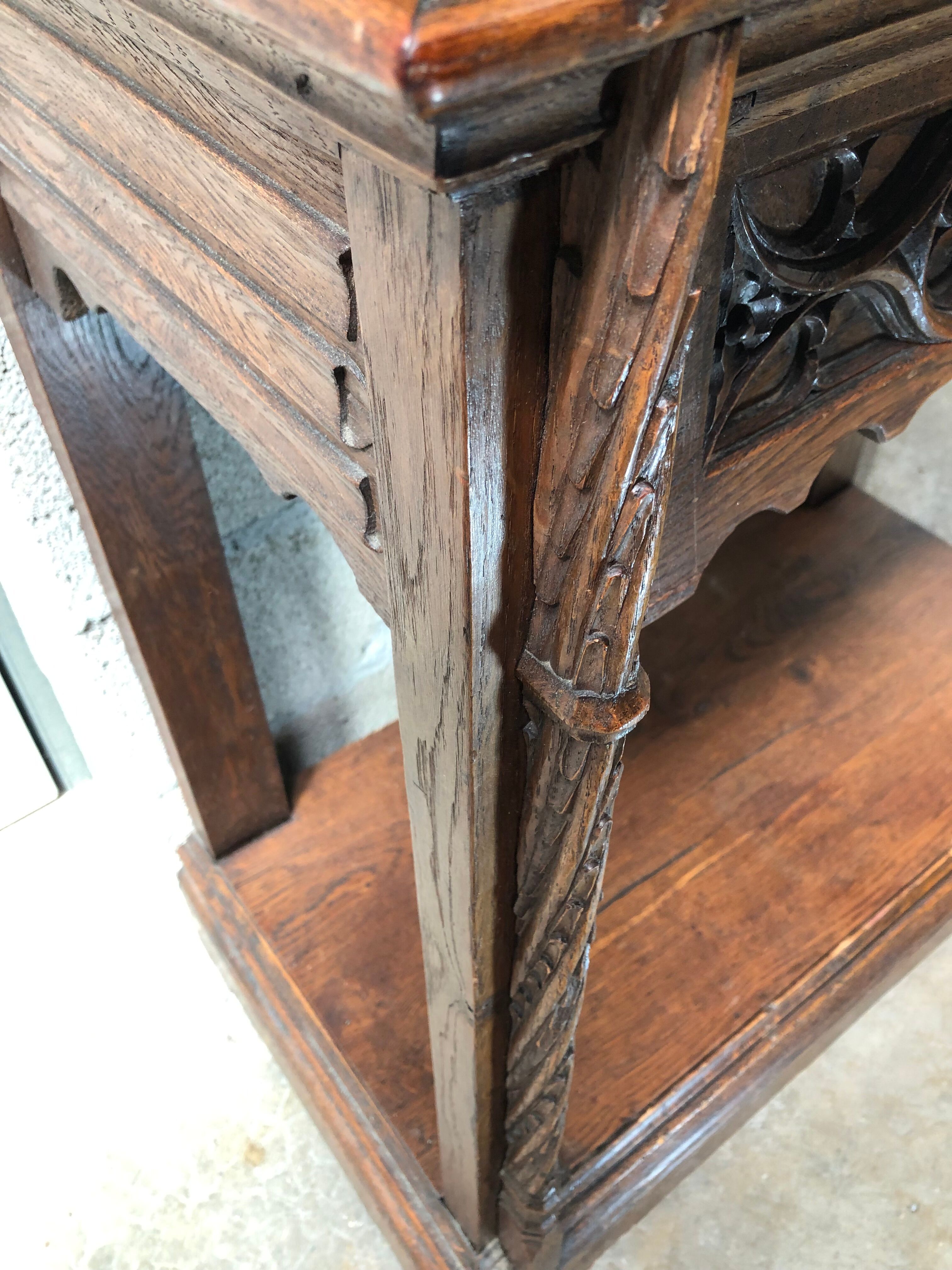 Gothic style oak service