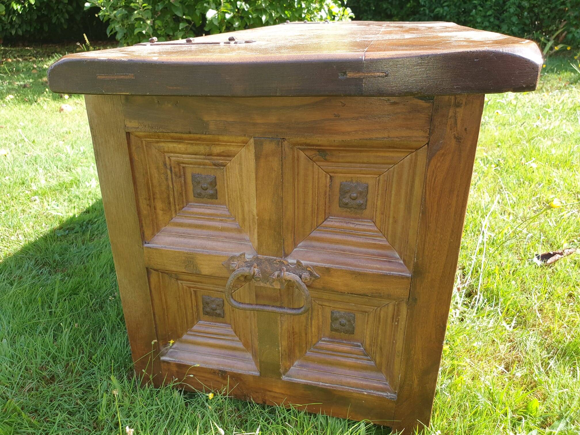 Chest - Walnut - Very good condition