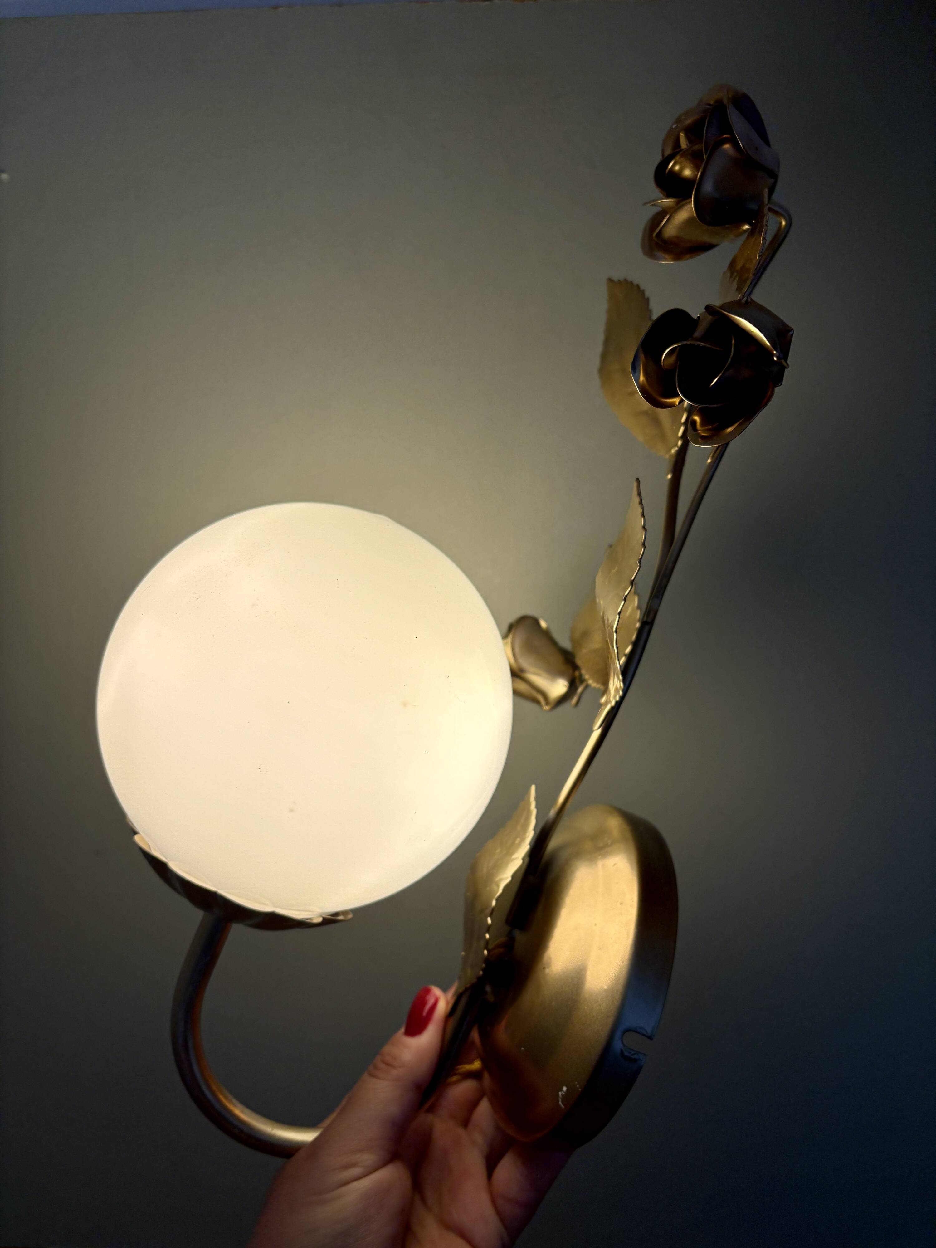 Vintage wall lamp in gold metal and white opaline