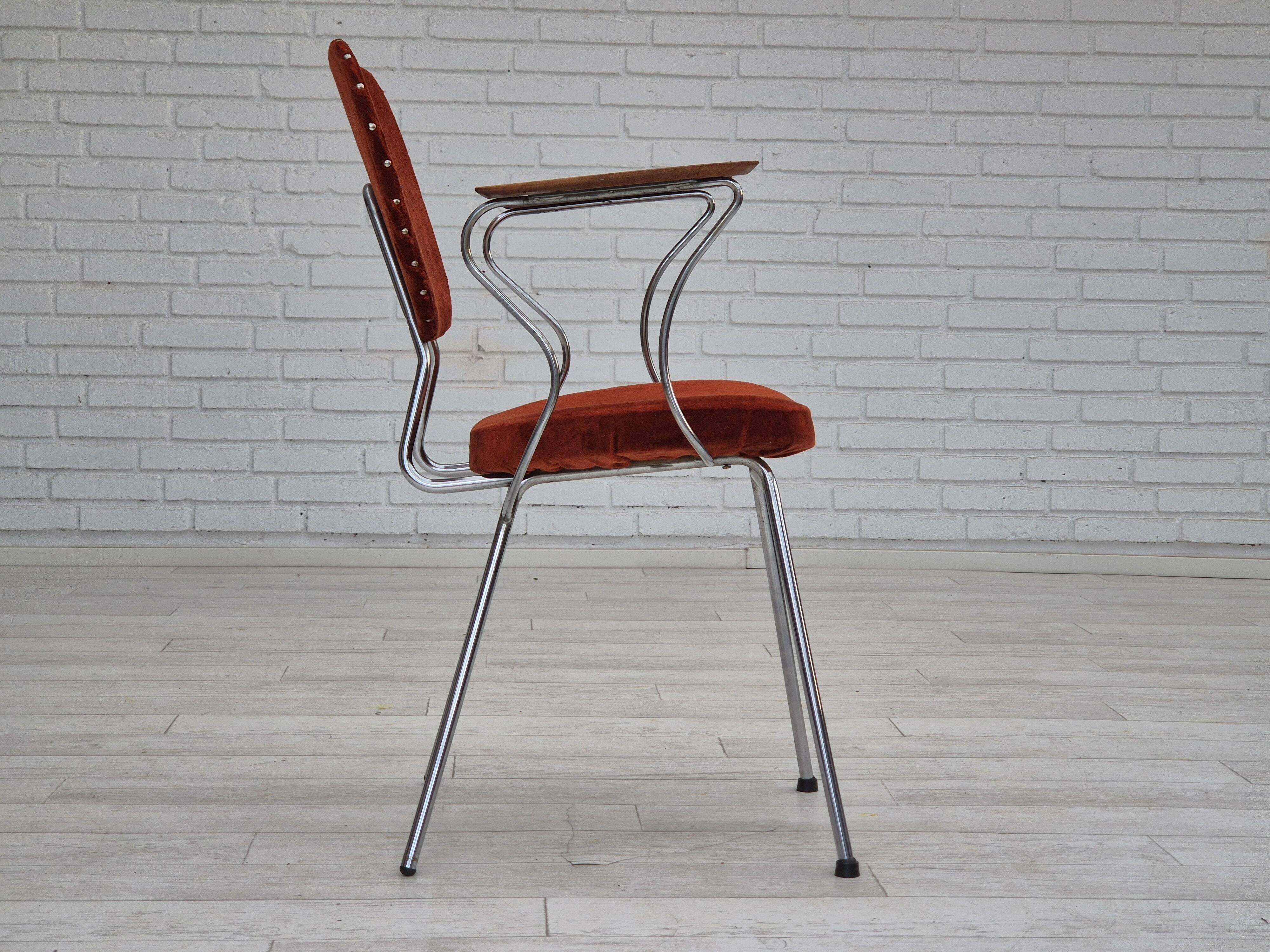 Fauteuil danois des années 1960, état d'origine, accoudoirs en bois de teck, acier chromé.