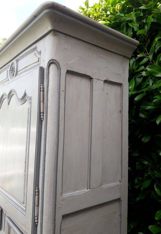 Bonnetière, standing man, Louis XV, 18th century walnut