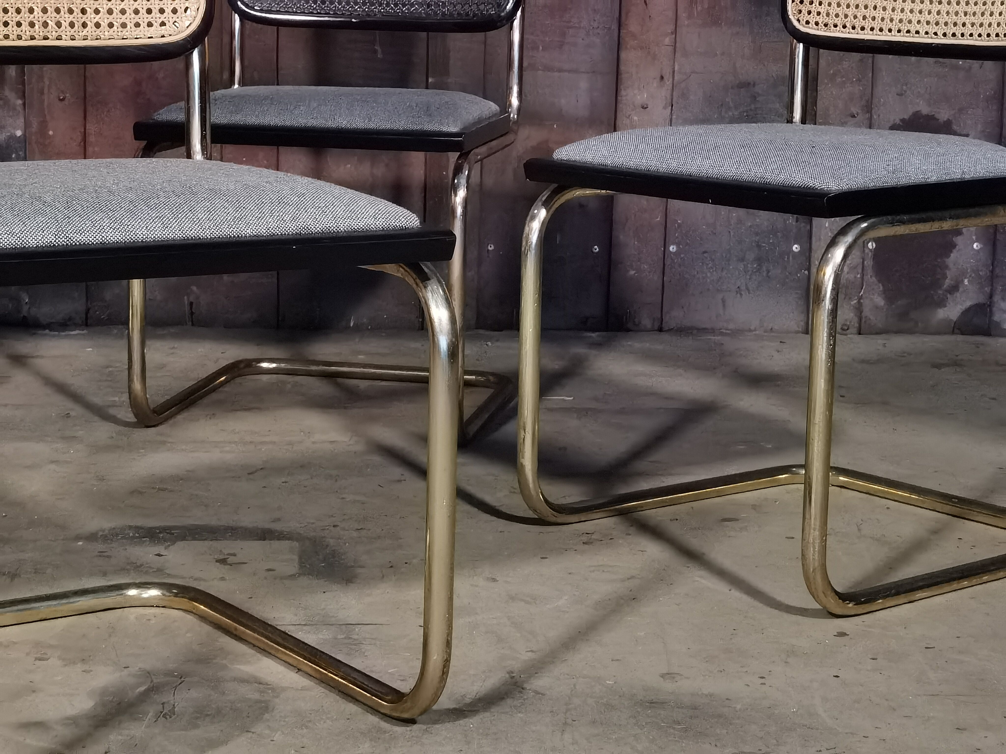 Lot de 4 chaises pied doré B32 Marcel Breuer