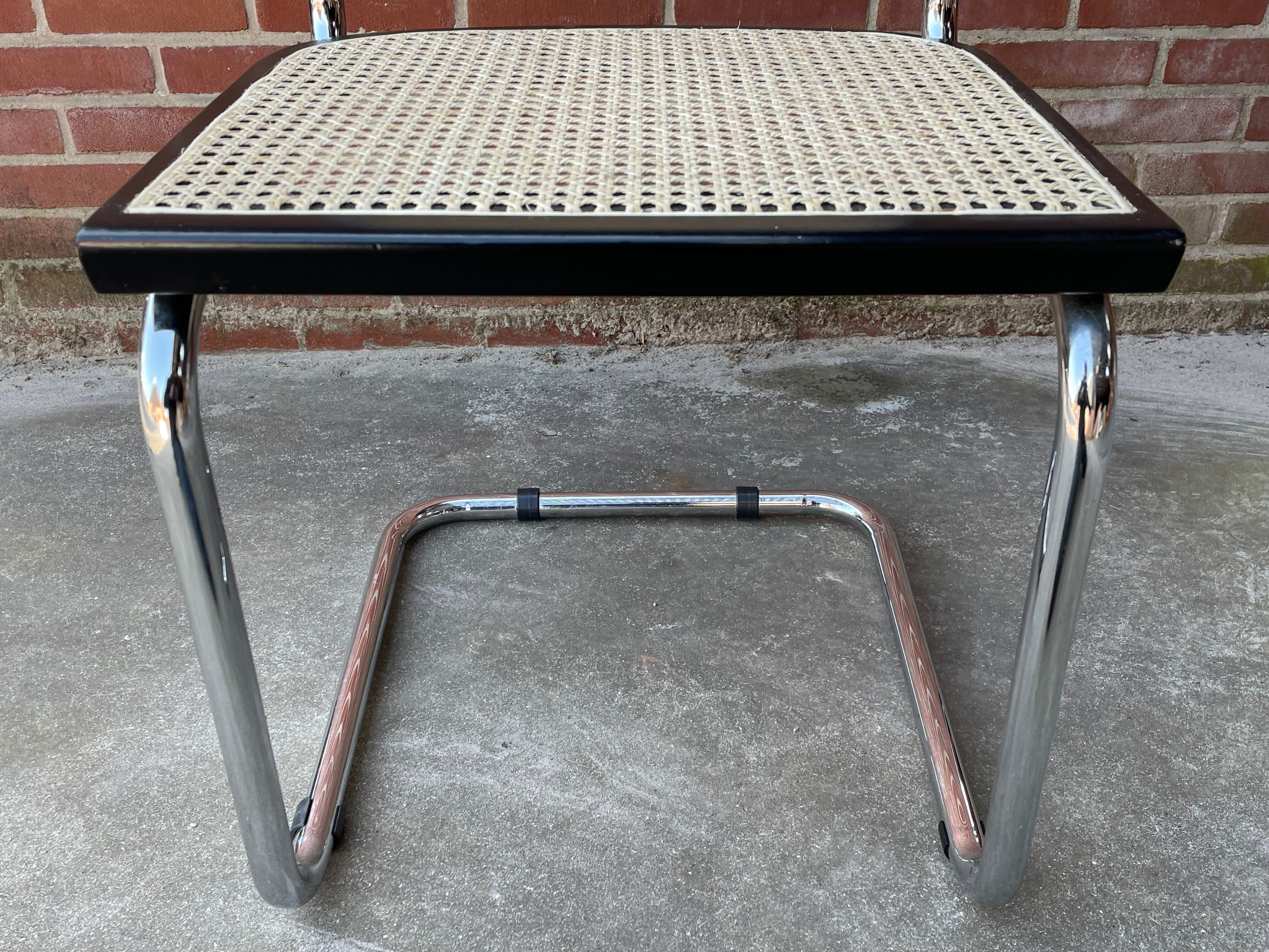 Ensemble de 4 chaises vintage modèle Cesca B32 en noir et chrome