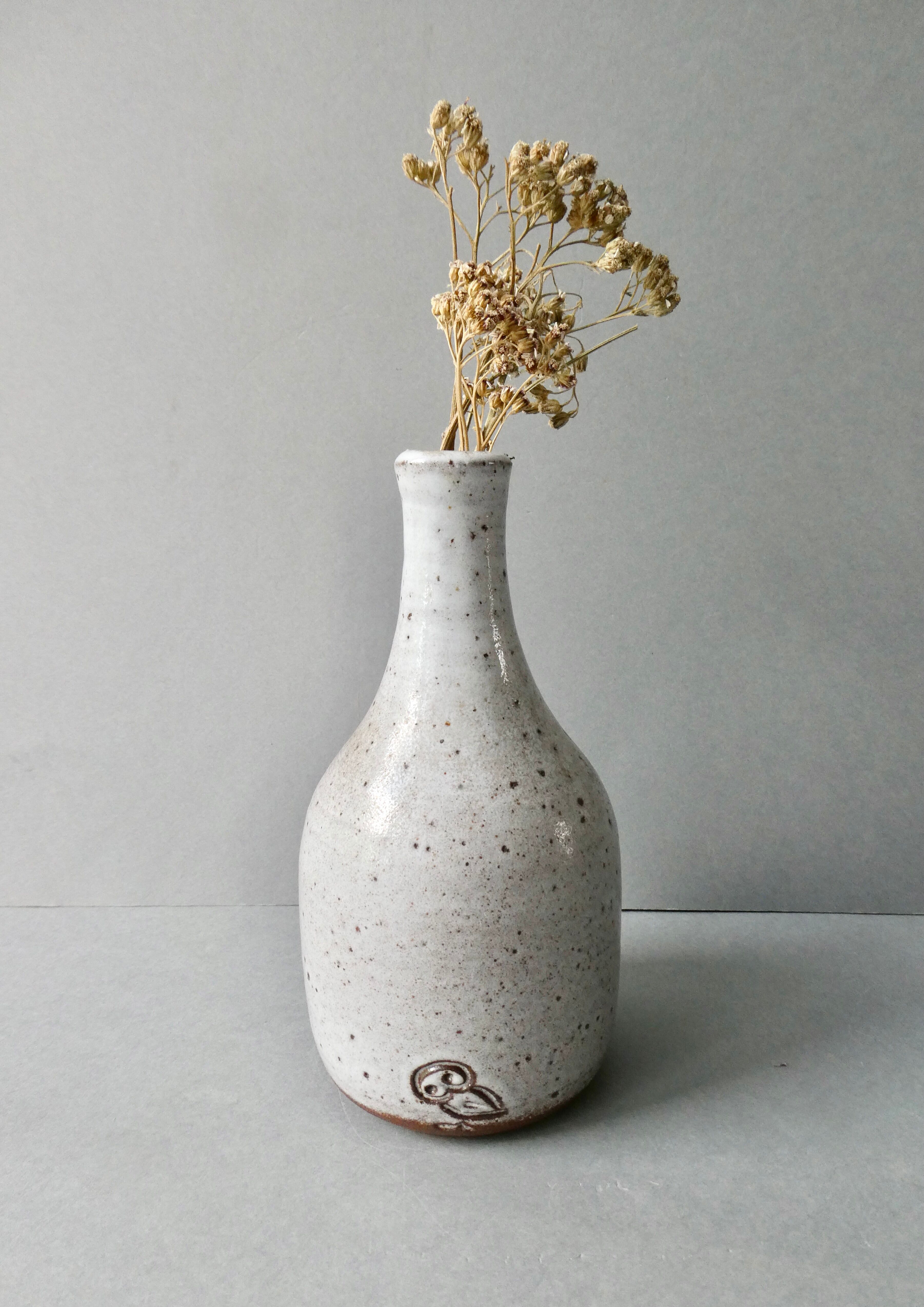 Sandstone vase bottle shaped by Norbert Pierlot in Ratilly
