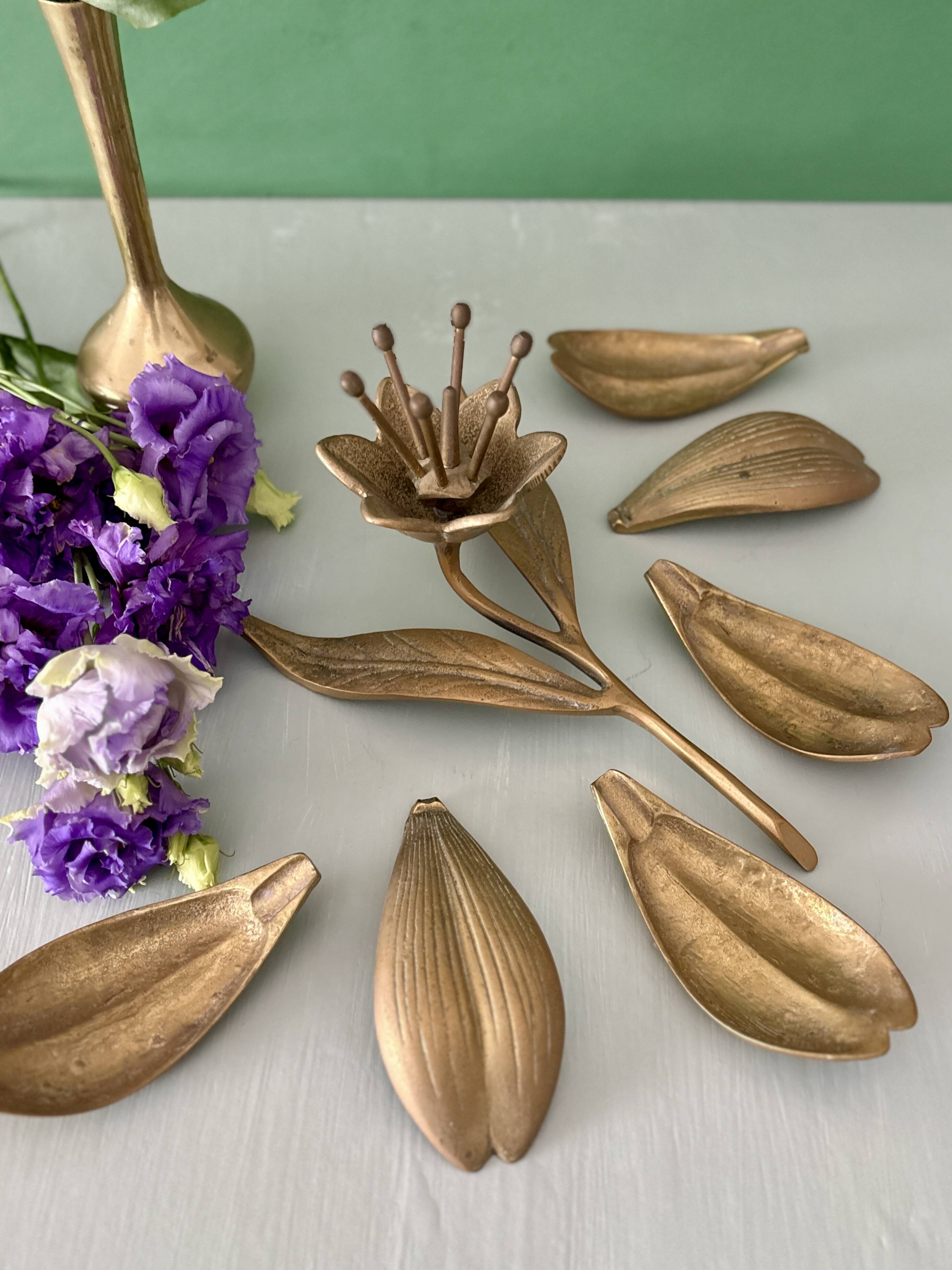 Cendrier vintage en laiton en forme de fleur