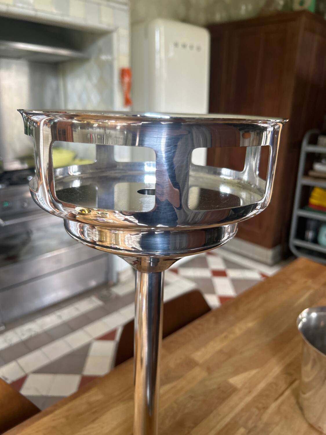 Vintage champagne bucket holder in silver metal