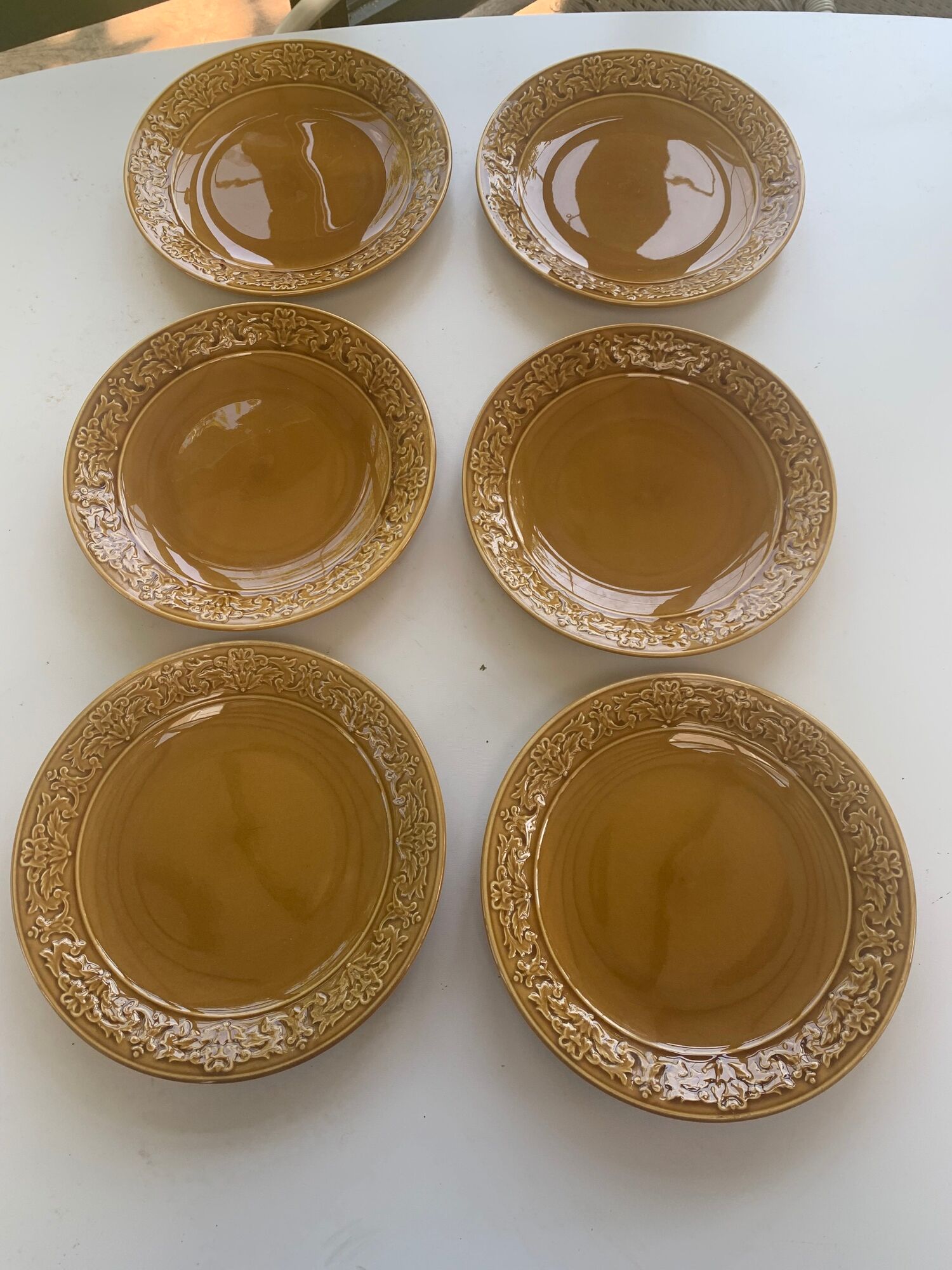 6 flat plates slip, enamelled ceramic ochre, mustard yellow, stamped Gien