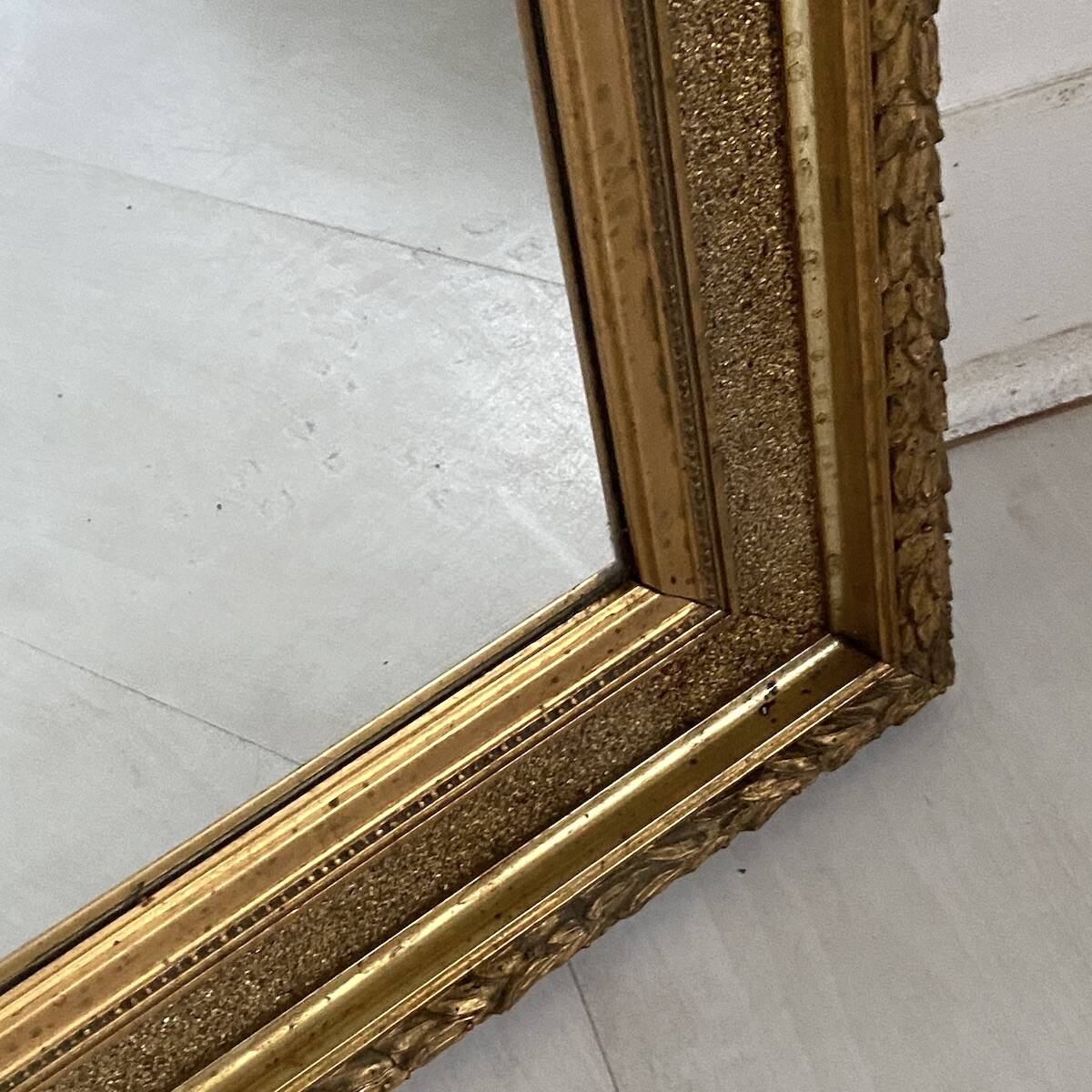 Small wooden mirror with gilded stucco in the Louis XVI style.